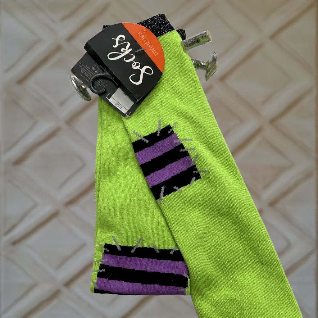 Vintage Bioworld Halloween Frankenstein Dress Up Crew Knee High Socks Womens 9-11 Adult Green Cotton Spandex Size M / US 6-8 / IT 42-44 - 1 Thumbnail