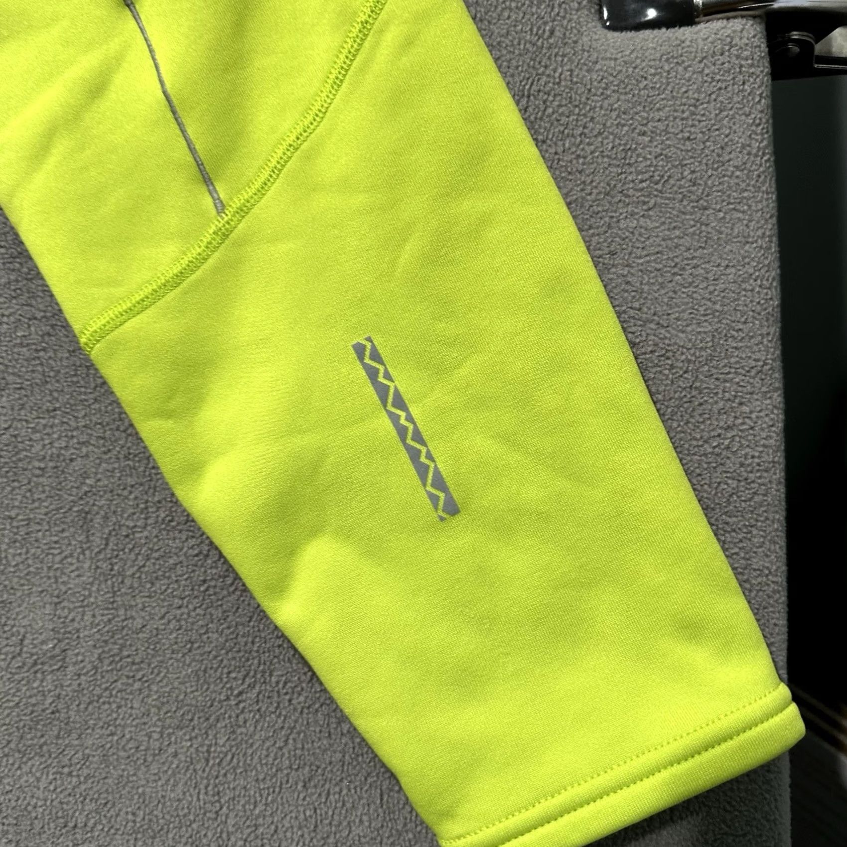 Vintage LL Bean Hoodie Mens Medium Neon Green 1/4 Zip Stretch EUC 288044 Size US M / EU 48-50 / 2 - 6 Thumbnail