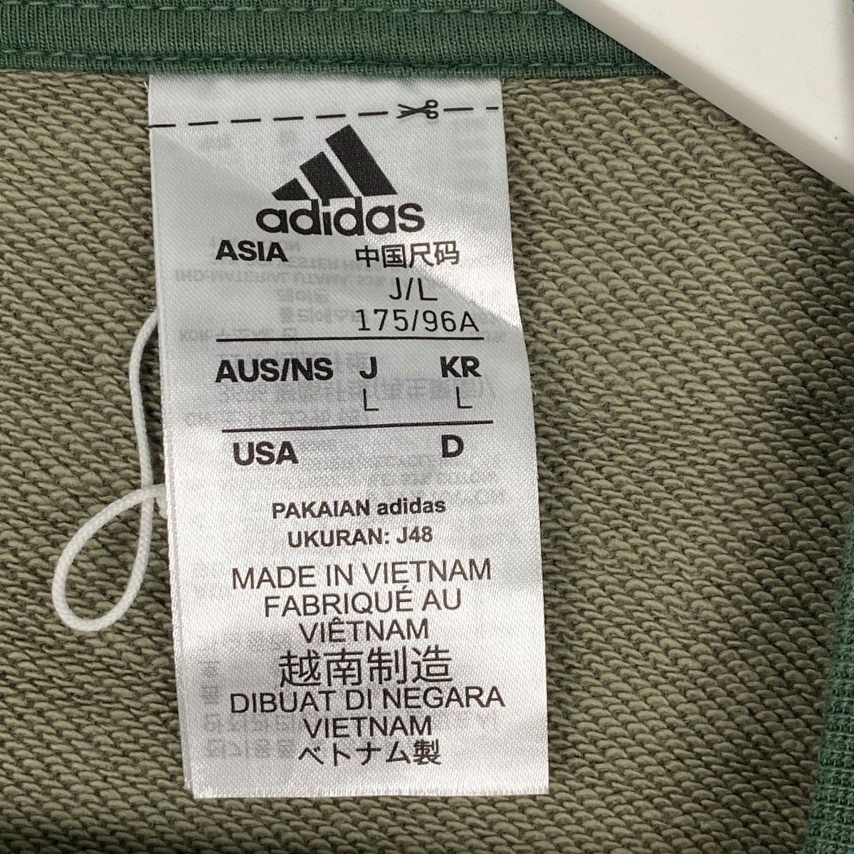 Vintage Vintage Adidas Sweatshirt Crewneck Camouflage Green Size L Size US L / EU 52-54 / 3 - 6 Thumbnail