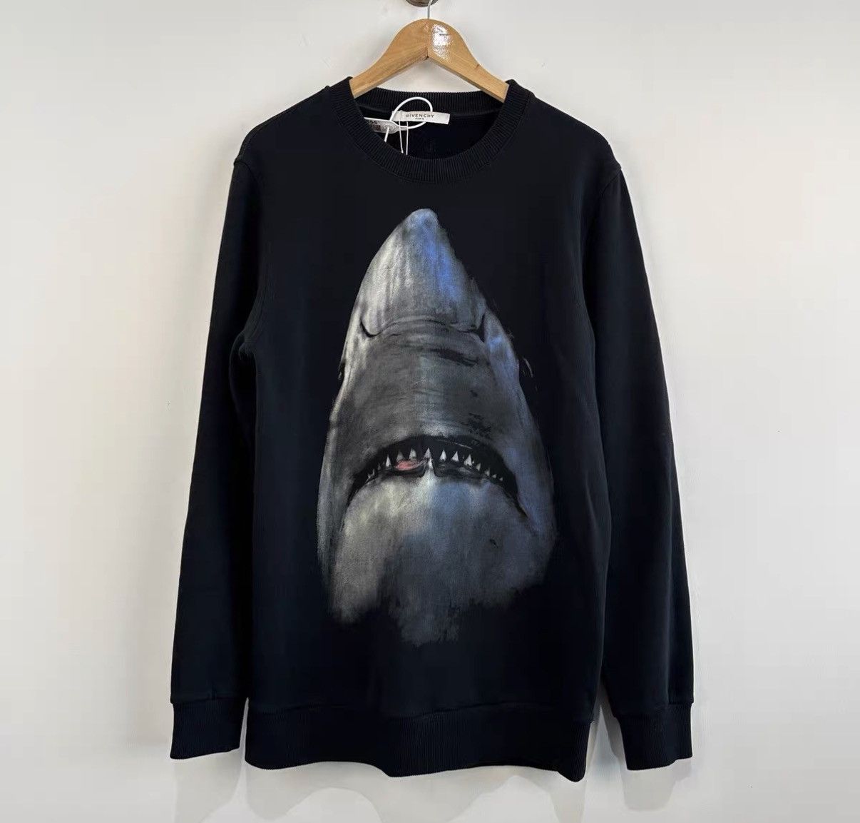 Givenchy Givenchy Shark Crew Neck Sweatshirt J42 Size US S / EU 44-46 / 1 - 1 Thumbnail