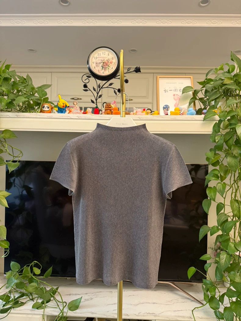 Issey Miyake Issey Miyake size:3 Dark grey pleated high-necked T-shirt Size S / US 4 / IT 40 - 1 Thumbnail