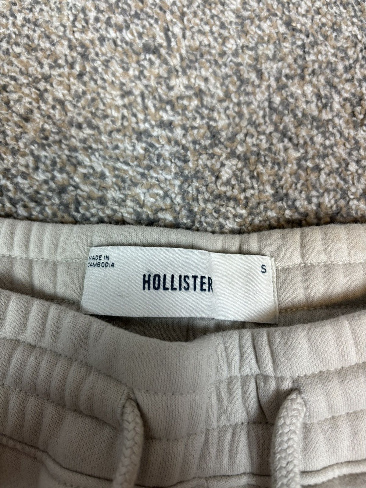 Hollister Hollister mid thigh tan loose shorts Size US 32 / EU 48 - 5 Thumbnail