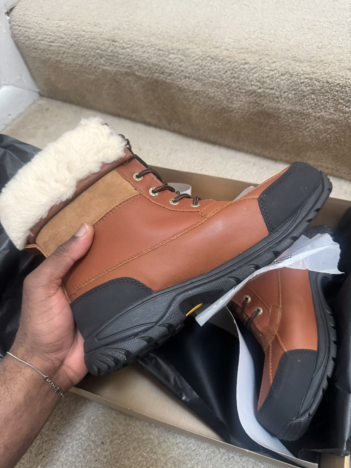 Ugg UGG Butte Worchester Size US 10 / EU 43 - 2 Thumbnail