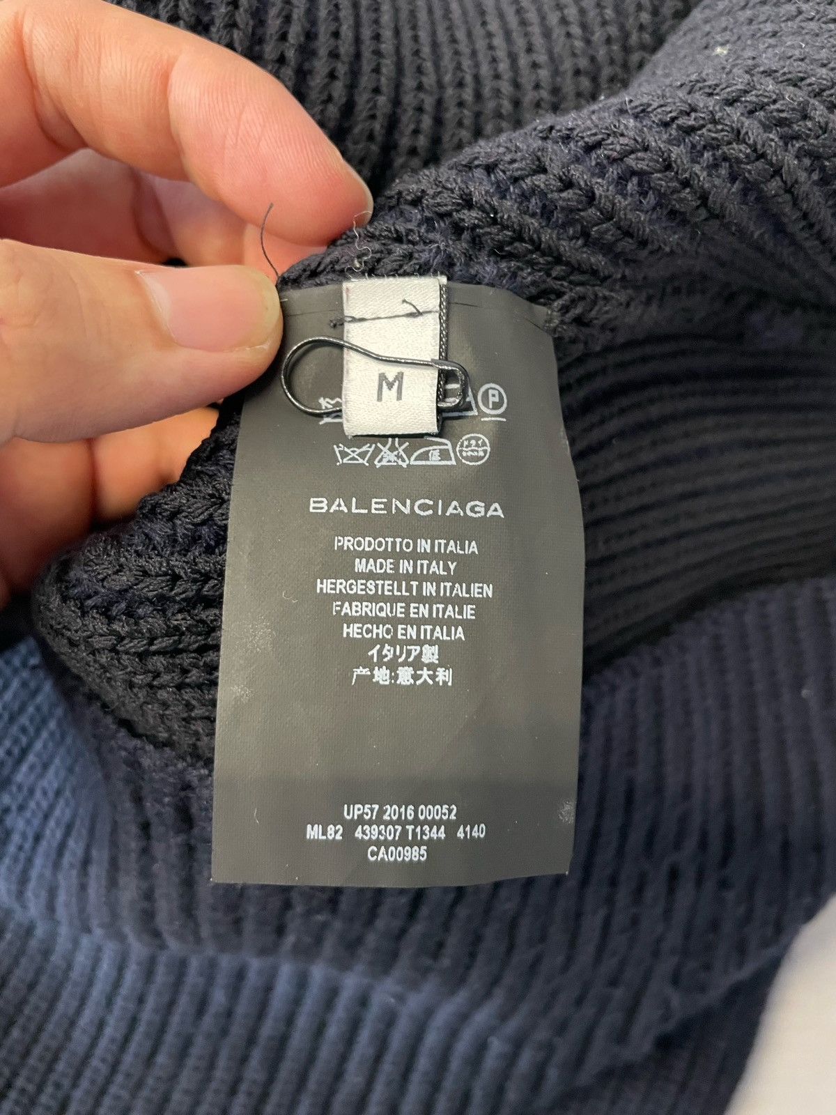Balenciaga Balenciaga AW18 Button-Detail Sweater Size US M / EU 48-50 / 2 - 11 Thumbnail