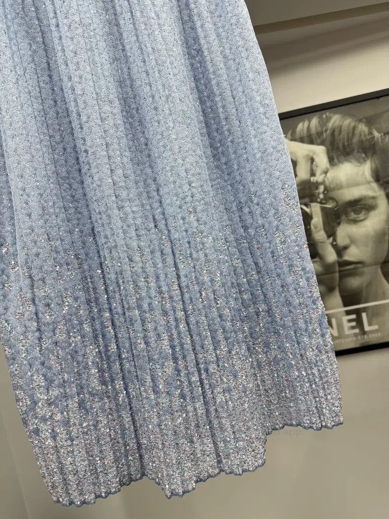 Chanel Chanel 25P blue sequin skirt Size 24" / US 00 / IT 34 - 2 Thumbnail