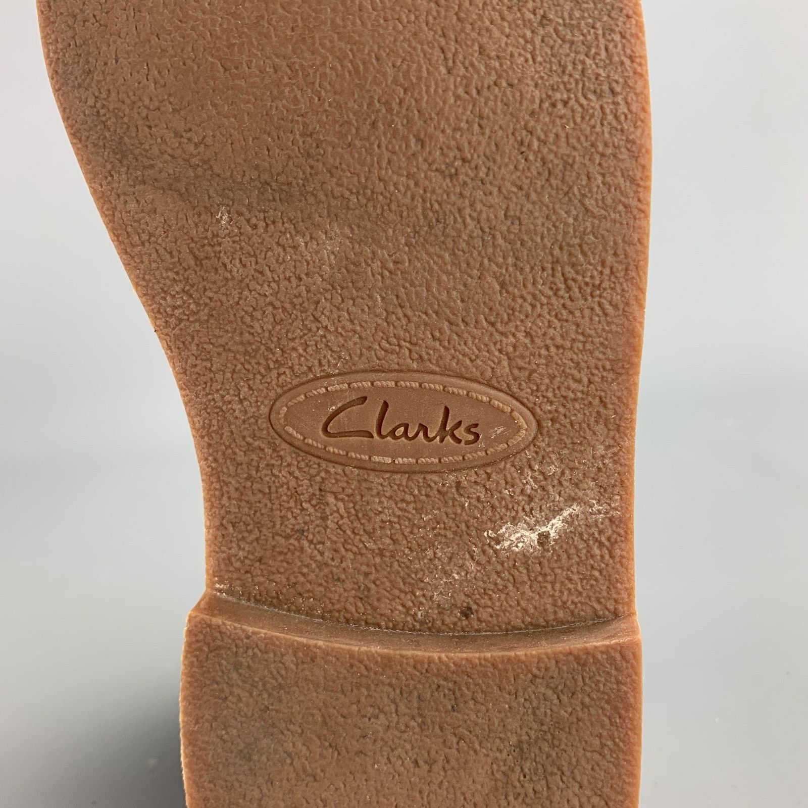 Clarks CLARKS Size 7 Taupe Suede Lace Up Chukka Boots Size US 7 / EU 40 - 7 Thumbnail