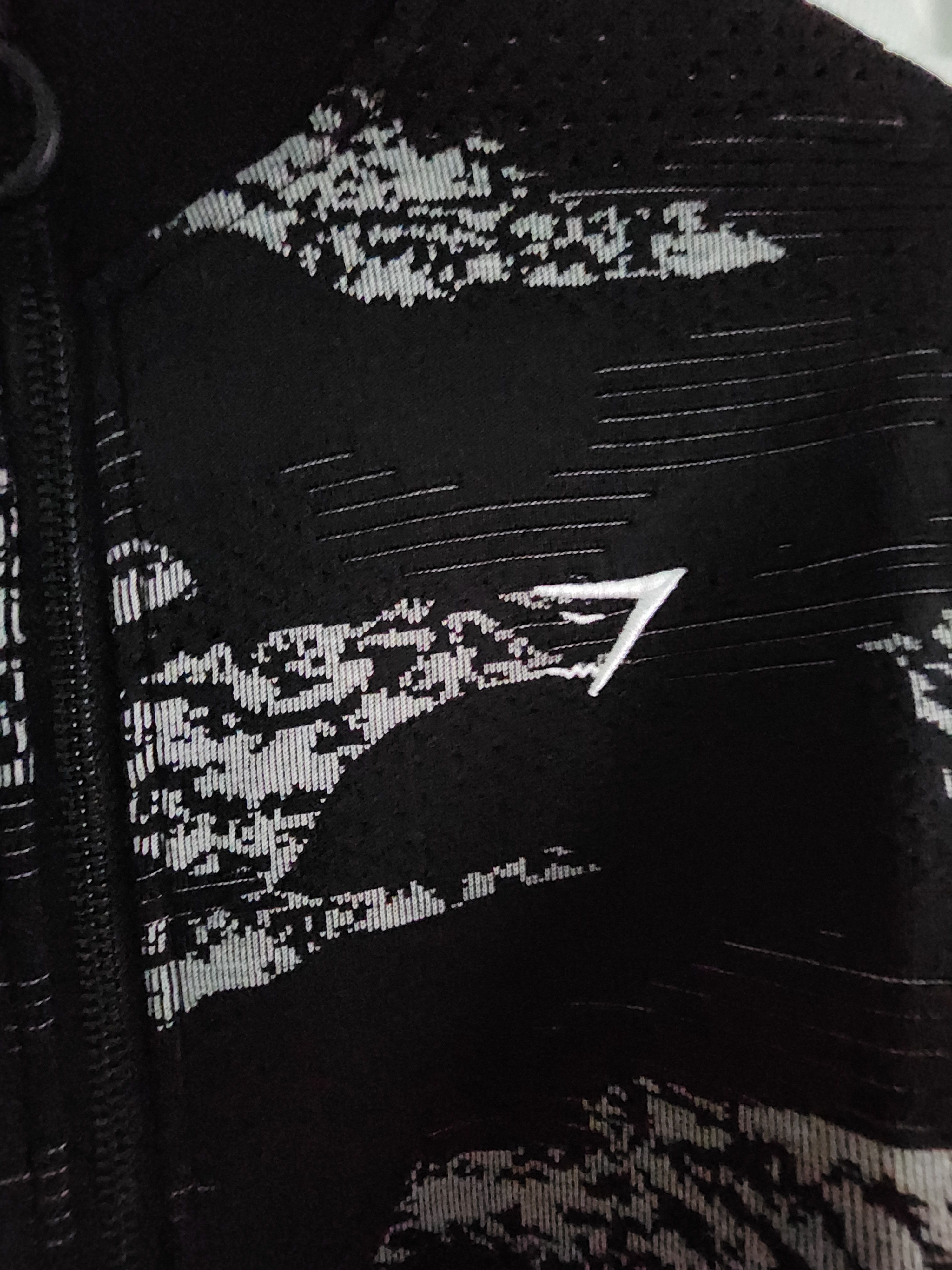 Gymshark Gymshark Adapt Camo Seamless Track Jacket Black Light Gray S Size S / US 4 / IT 40 - 2 Thumbnail