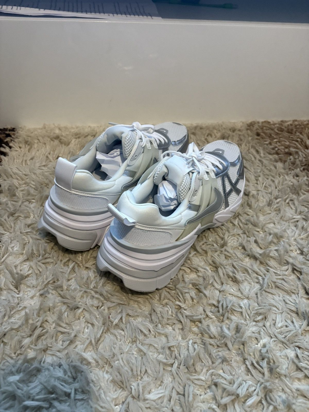 Nike Nike v2k runs Size US 9.5 / EU 42-43 - 3 Thumbnail