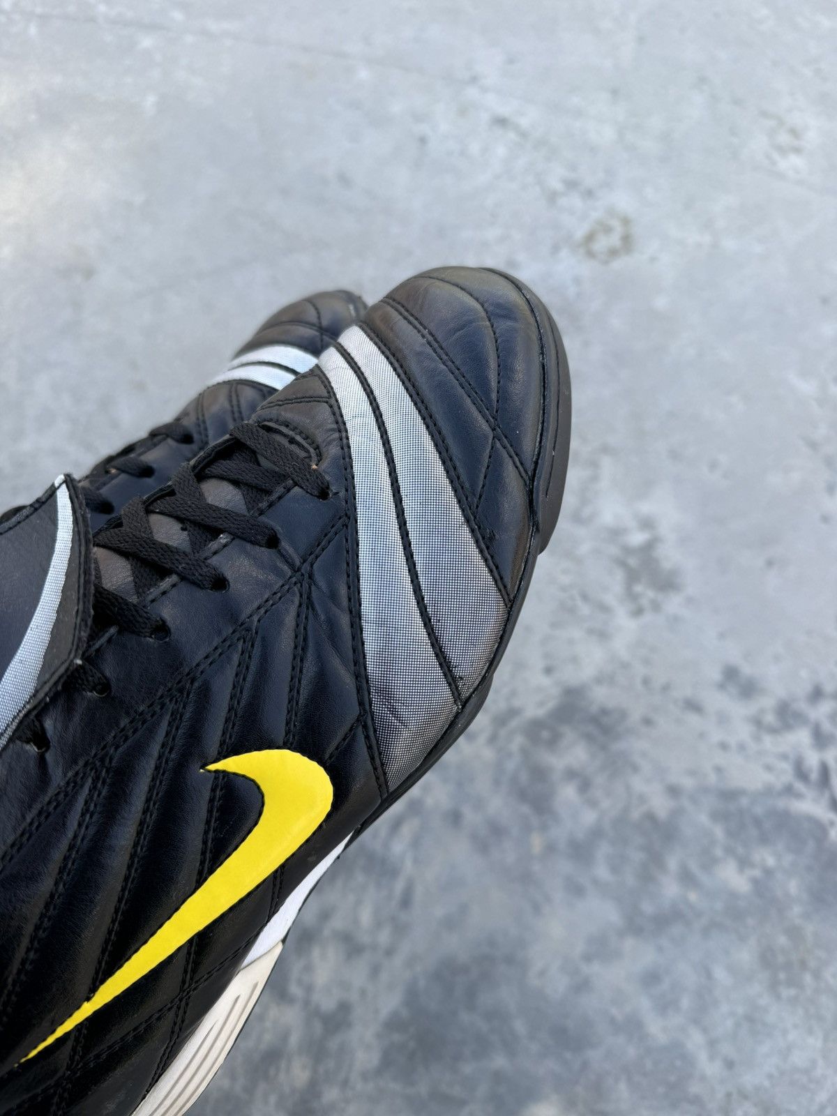 Nike VINTAGE NIKE Y2K HYPE 00s SNEAKERS FOOTBALL CLEATS BLOKECORE Size US 10 / EU 43 - 5 Thumbnail