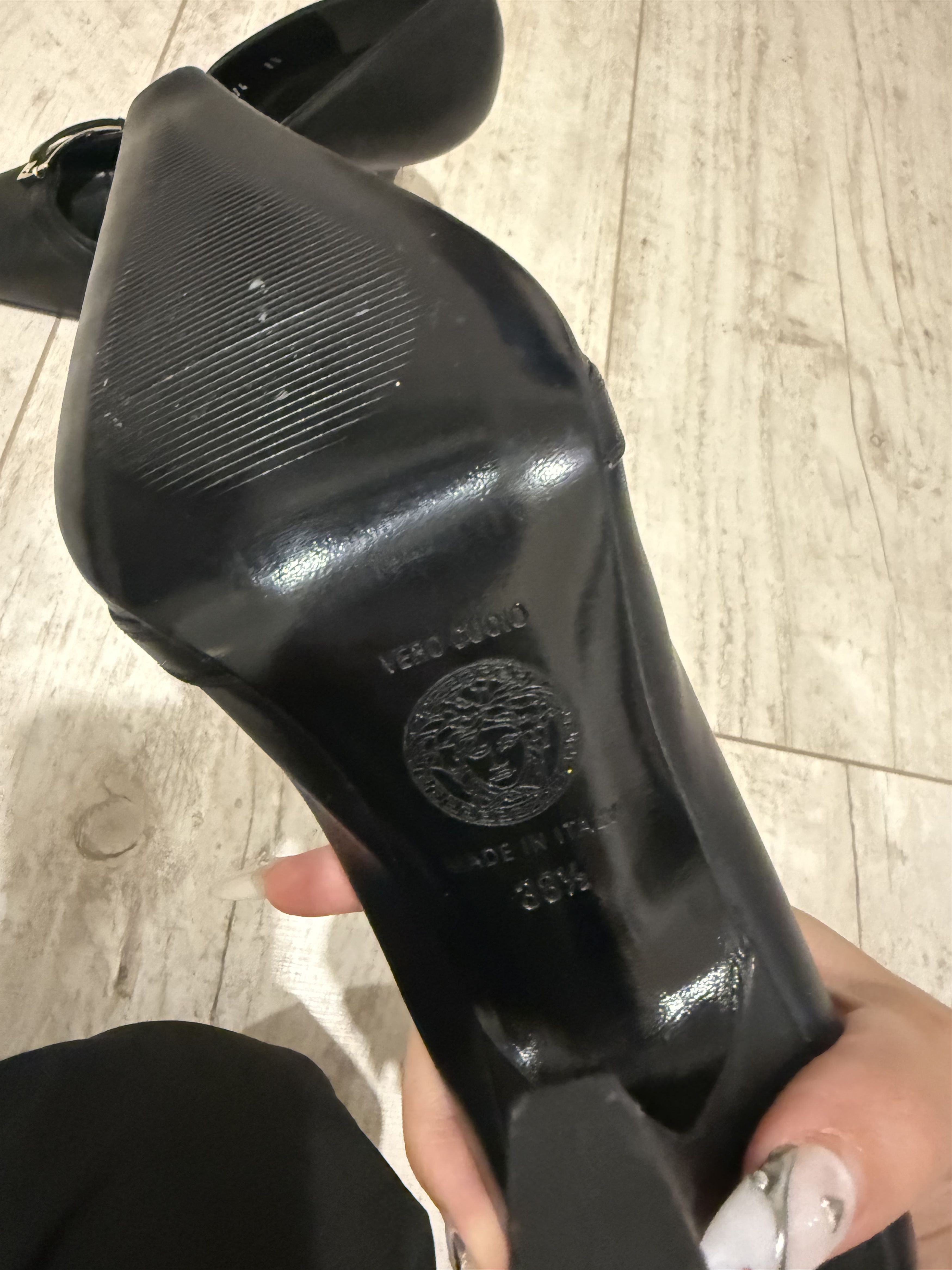 Versace Vintage Versace - Black Leather Pointed Heels 38.5 (8.5) Size US 8.5 / IT 38.5 - 6 Thumbnail