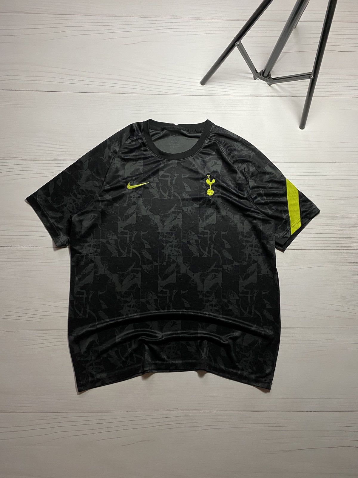 Nike Nike Tottenham Hotspur 2021/22 pre-match soccer jersey Size US XL / EU 56 / 4 - 1 Thumbnail