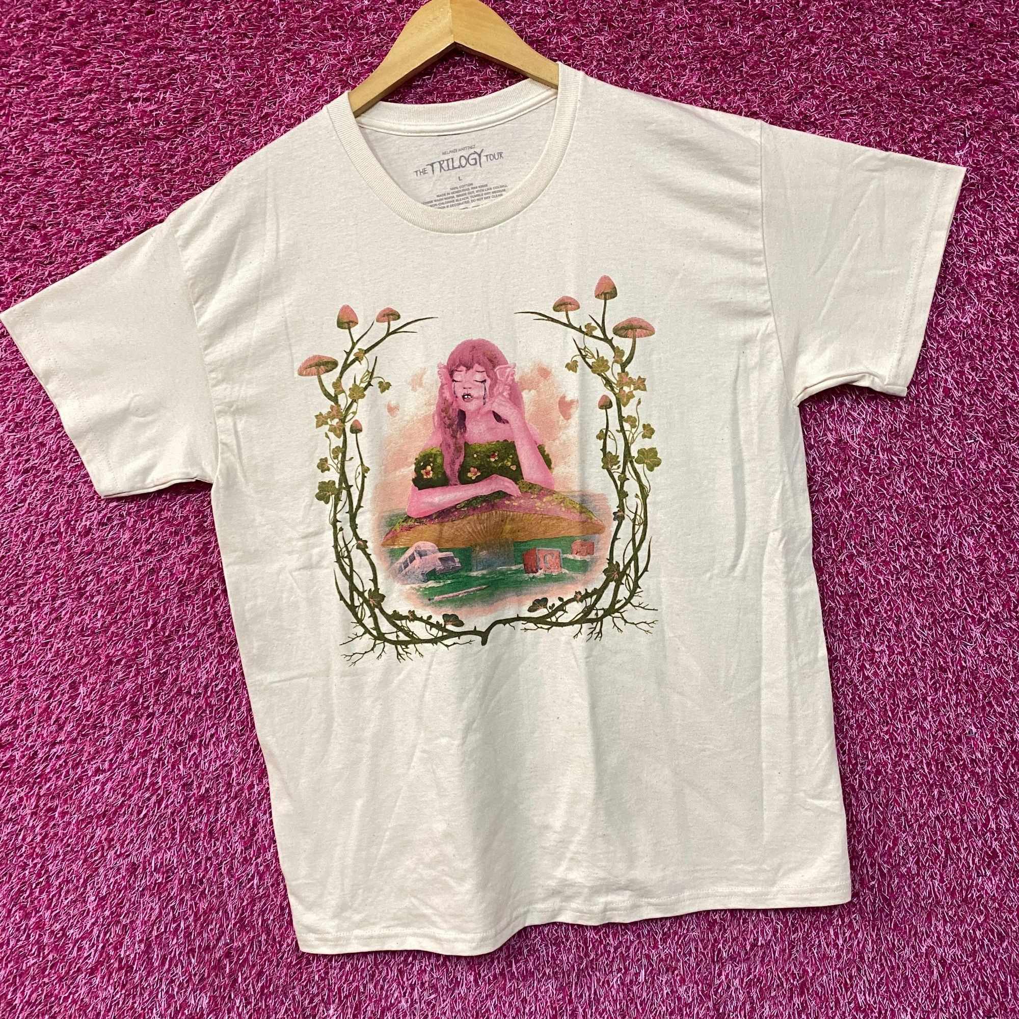Other Melanie Martinez Trilogy Tour Beige Tshirt size Large Size US L / EU 52-54 / 3 - 3 Thumbnail