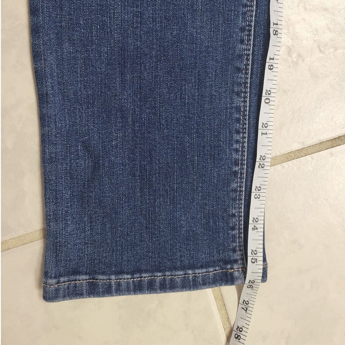 White House Black Market White House Black Market Crop Leg Medium Wash Jeans - Size 4 Size 27" / US 4 / IT 40 - 7 Thumbnail