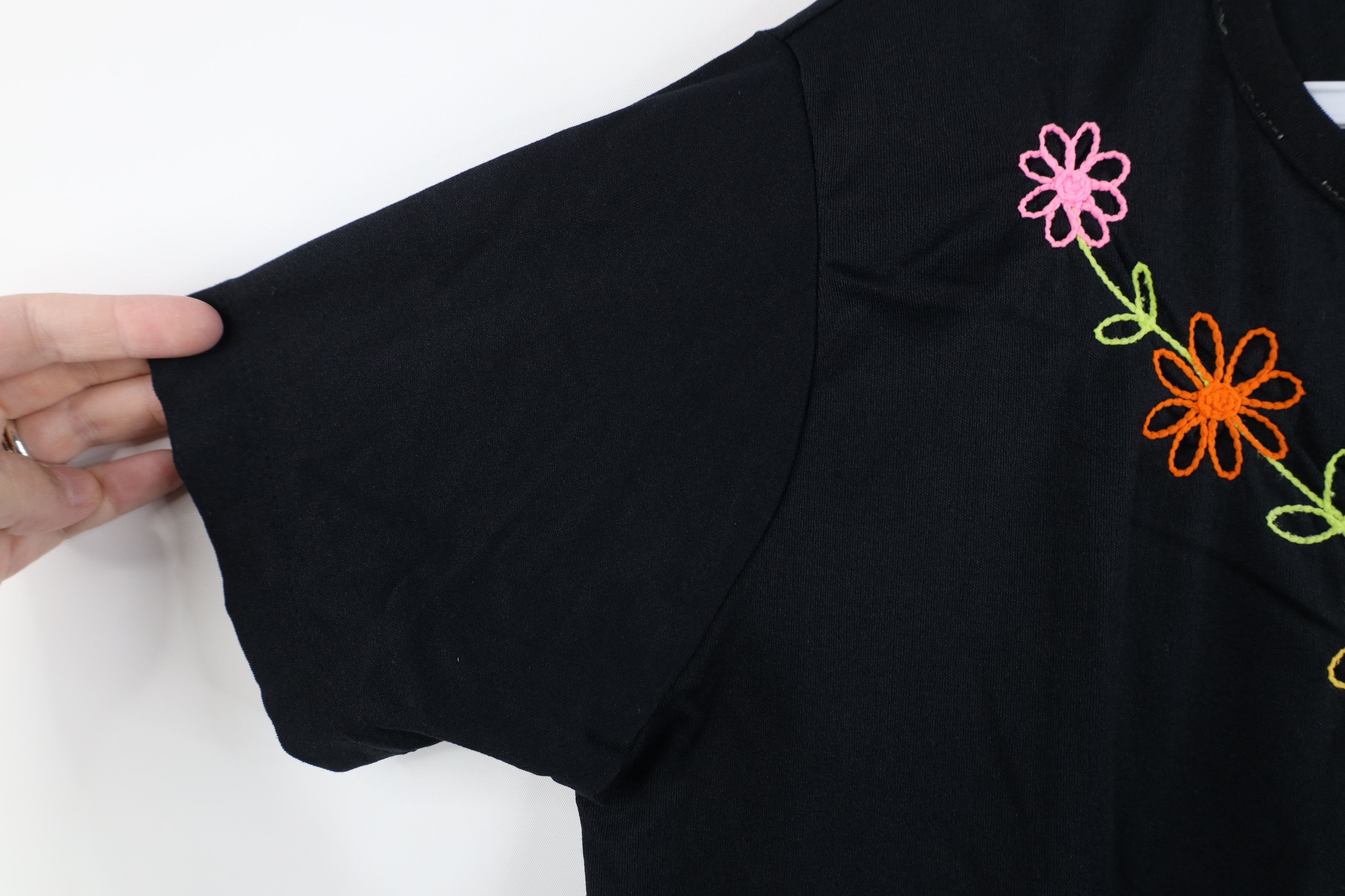 Vintage Vintage 70s Embroidered Flower Cropped Knit T-Shirt Black Size L / US 10 / IT 46 - 8 Thumbnail