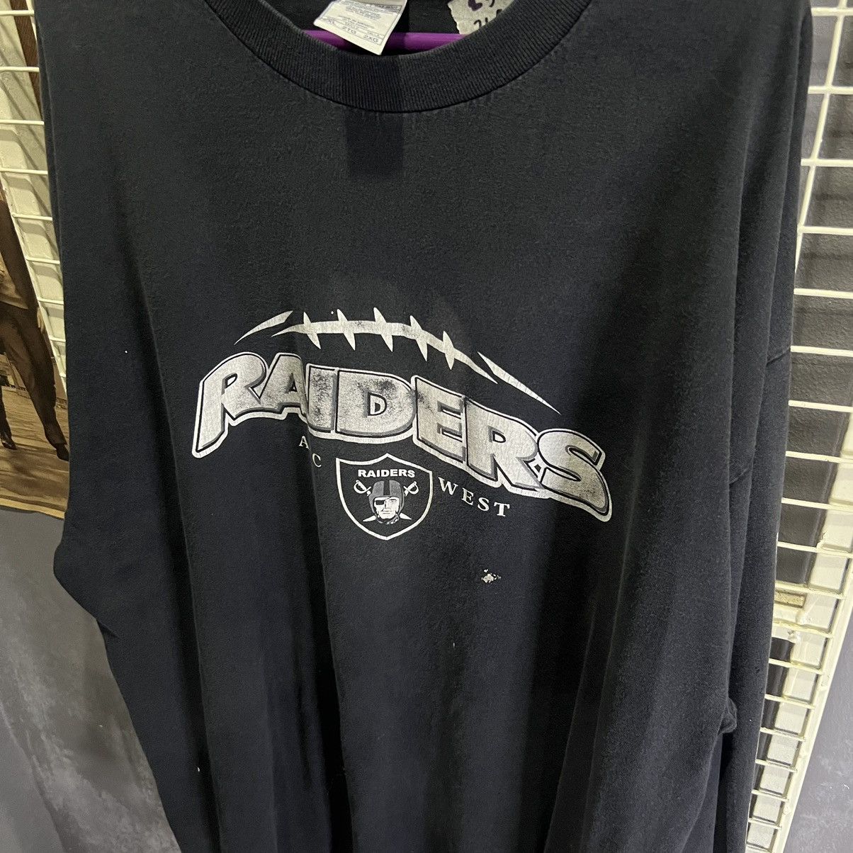 NFL × Vintage “VINTAGE” RAIDERS BUC CHUCKY TSHIRT Size US XXL / EU 58 / 5 - 3 Thumbnail