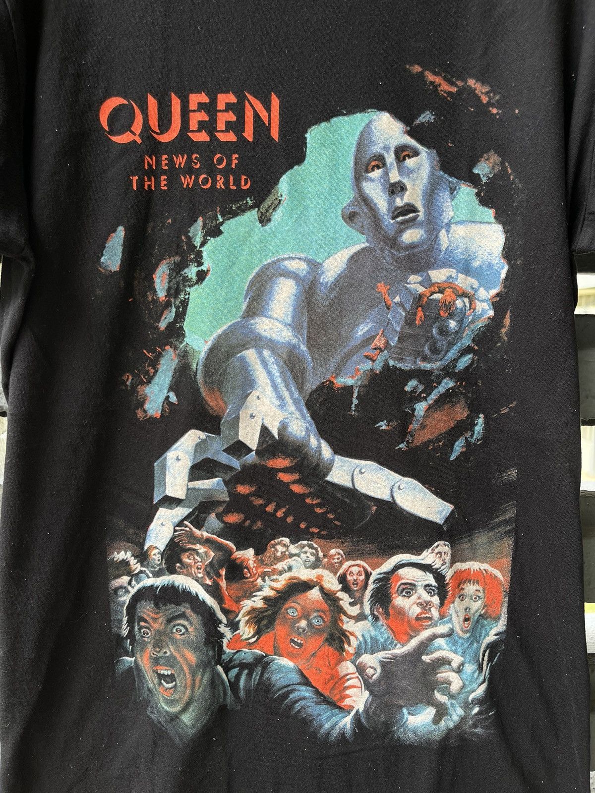 Band Tees Offical Queen News Of the world Band Tees 📸 Size US L / EU 52-54 / 3 - 6 Thumbnail