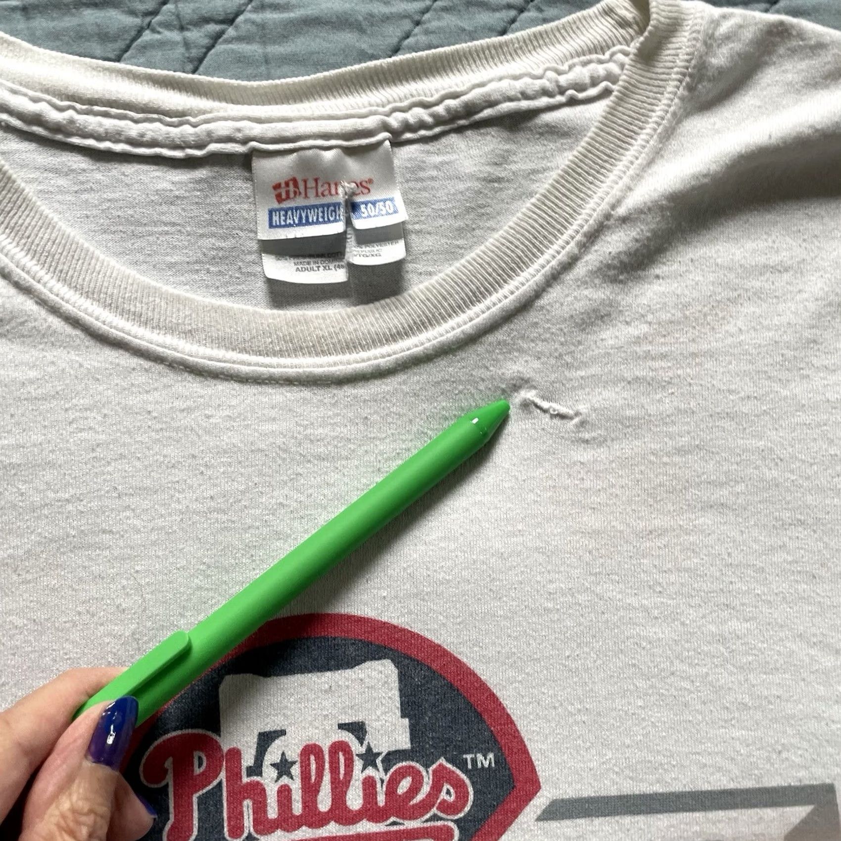 Champion VTG Hanes Heavyweight T-Shirt Philadelphia Phillies 2007 East Division Champions Mens XL White (Crew Neck) MLB Baseball Graphic Short Sleeve Size US XL / EU 56 / 4 - 7 Thumbnail