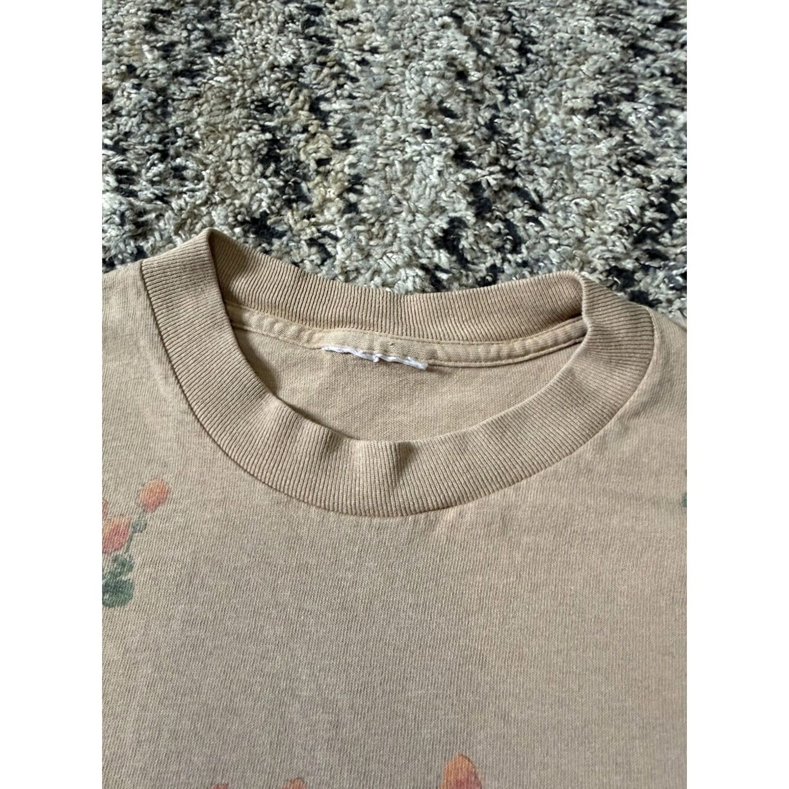 Vintage VINTAGE 90s Cat T-Shirt 1997 All Over Print Black Cat Flowers Medium Tan Size US M / EU 48-50 / 2 - 4 Thumbnail