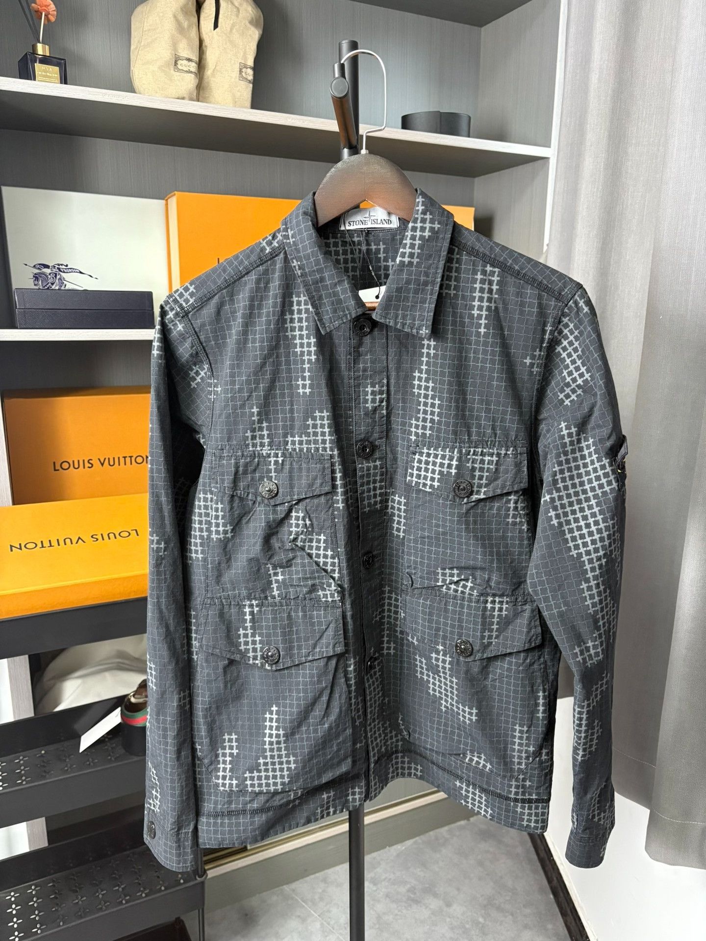 Stone Island Stone Island Printed Black Light Jacket S Men Size US S / EU 44-46 / 1 - 1 Thumbnail