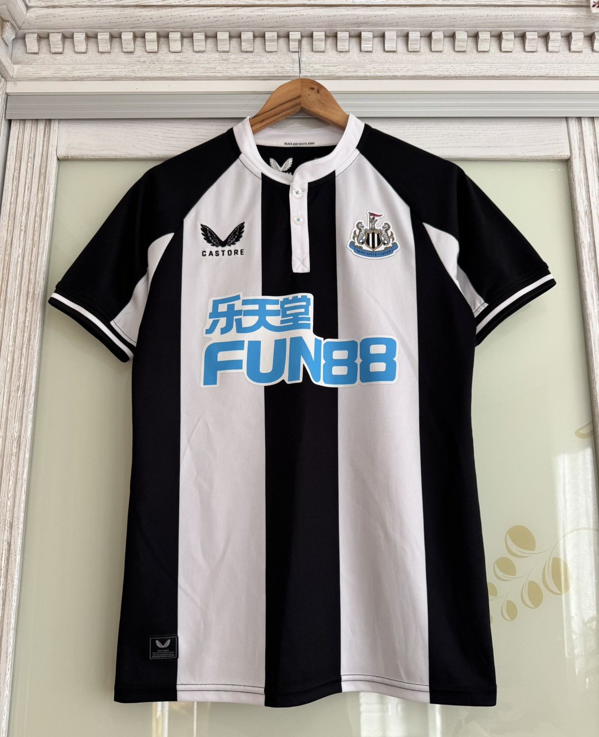 Other Newcastle United 2021-2022 Home Soccer Jersey Football Kit Size US S / EU 44-46 / 1 - 5 Thumbnail