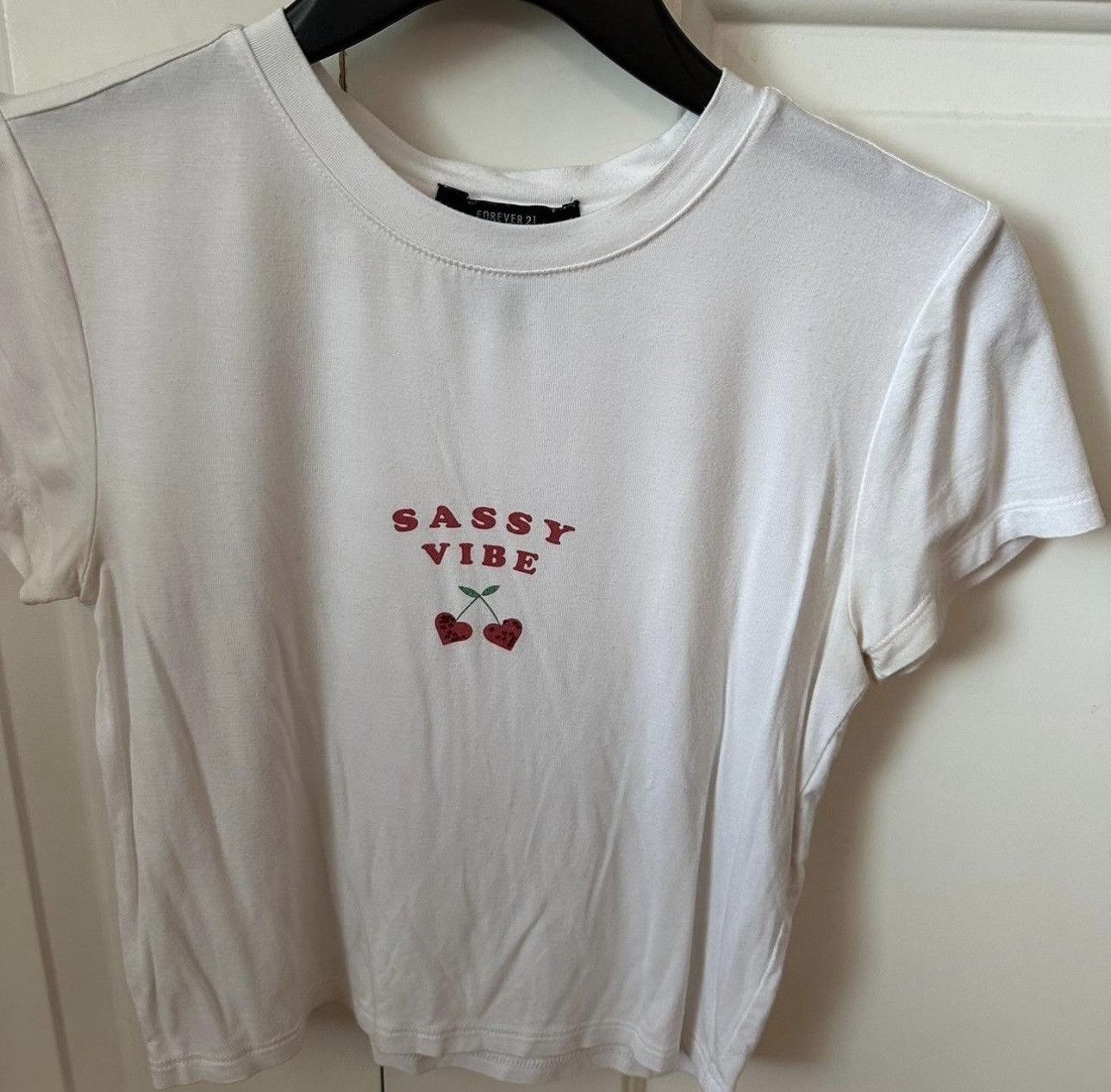 Forever 21 Forever 21 white cropped graphic tee "sassy vibes" Size S / US 4 / IT 40 - 2 Thumbnail