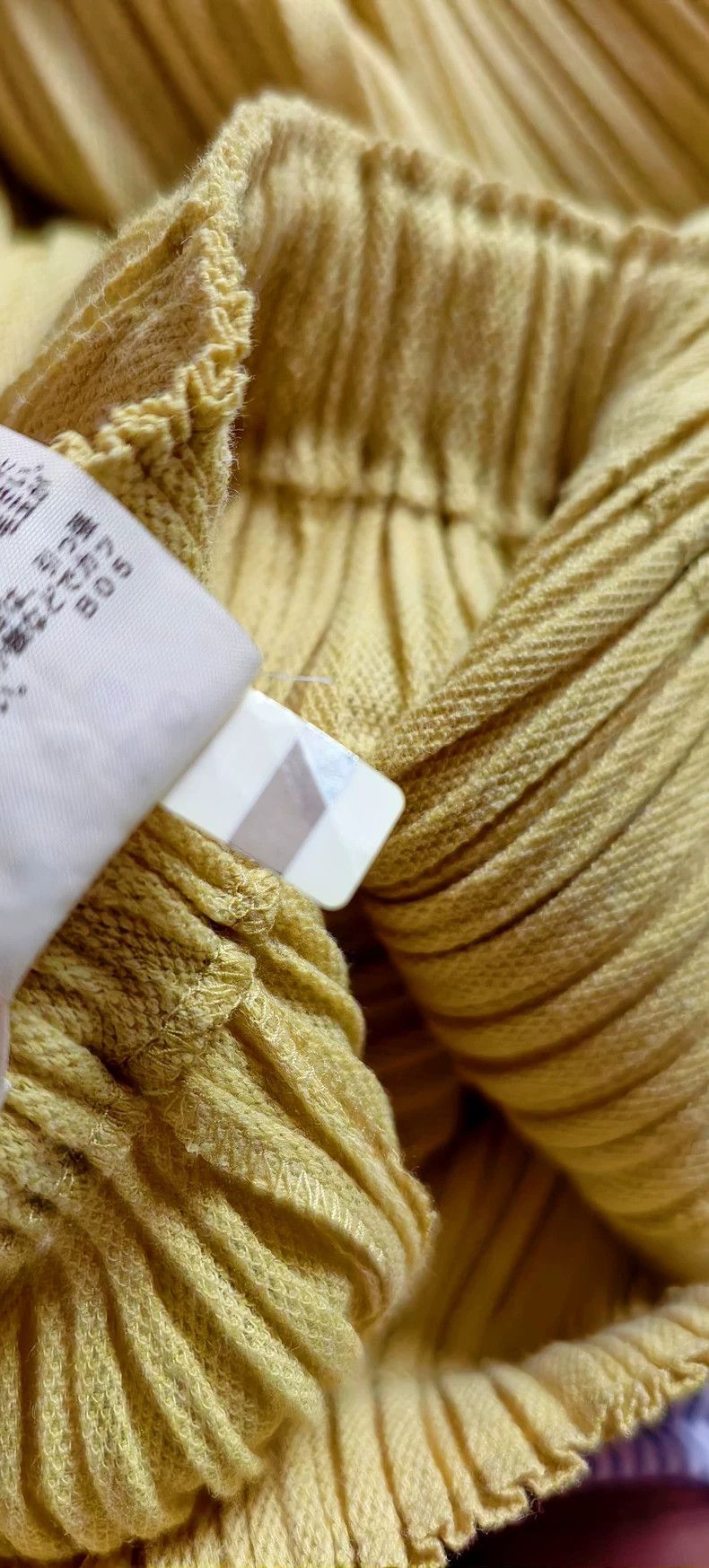 Issey Miyake Issey Miyake size:2 Light yellow pleated trousers Size 22" - 3 Thumbnail