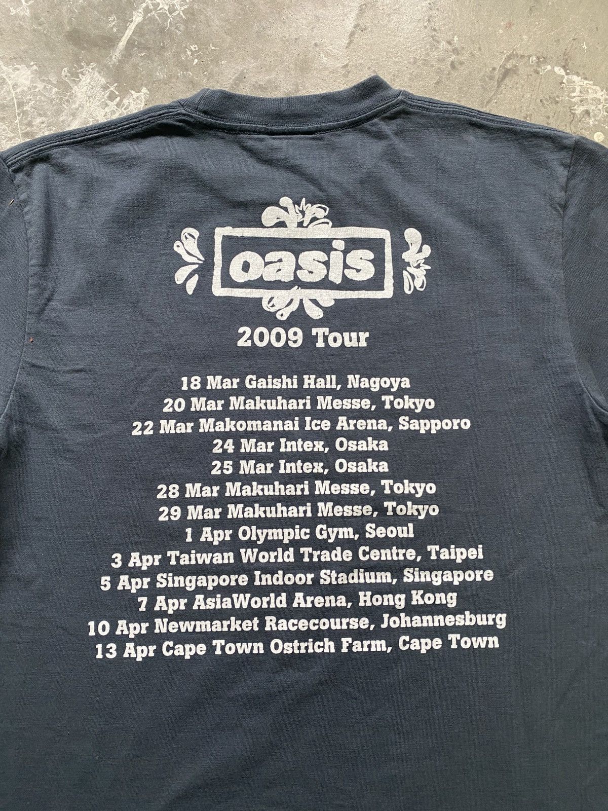 Band Tees Oasis Rock Band 2009 Tour Shirt Size US M / EU 48-50 / 2 - 6 Thumbnail
