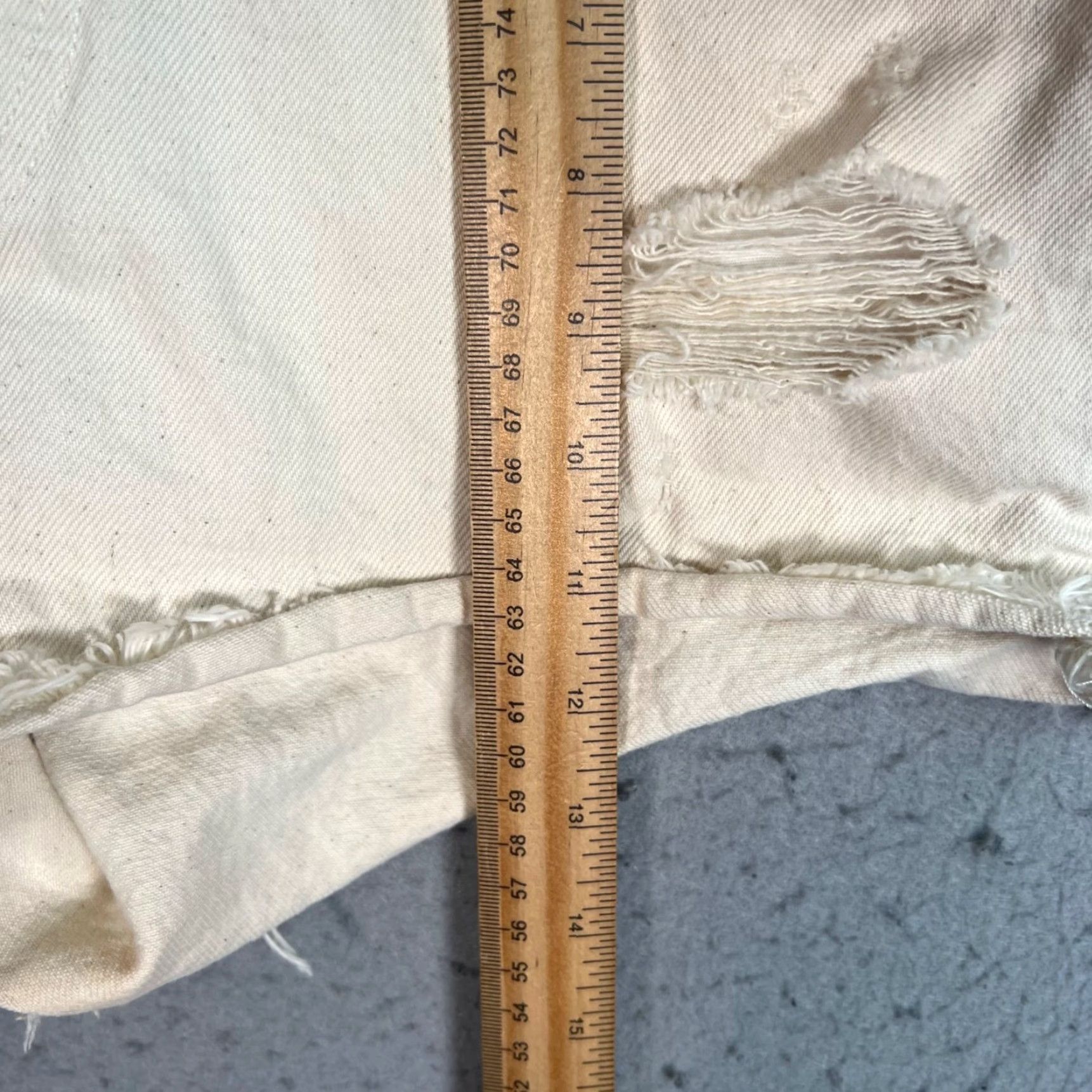 Levi's Levi's Levis Womens 501 High-Waisted Distressed White Denim Shorts Size 30 Size 30" / US 8 / IT 44 - 7 Thumbnail