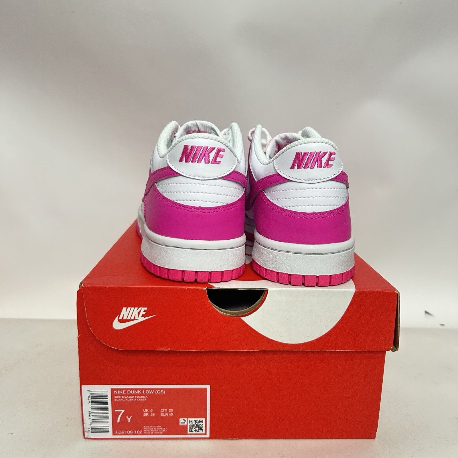 Nike Nike Dunk Low GS “Laser Fuchsia/Barbie” Size US 8.5 / IT 38.5 - 4 Thumbnail
