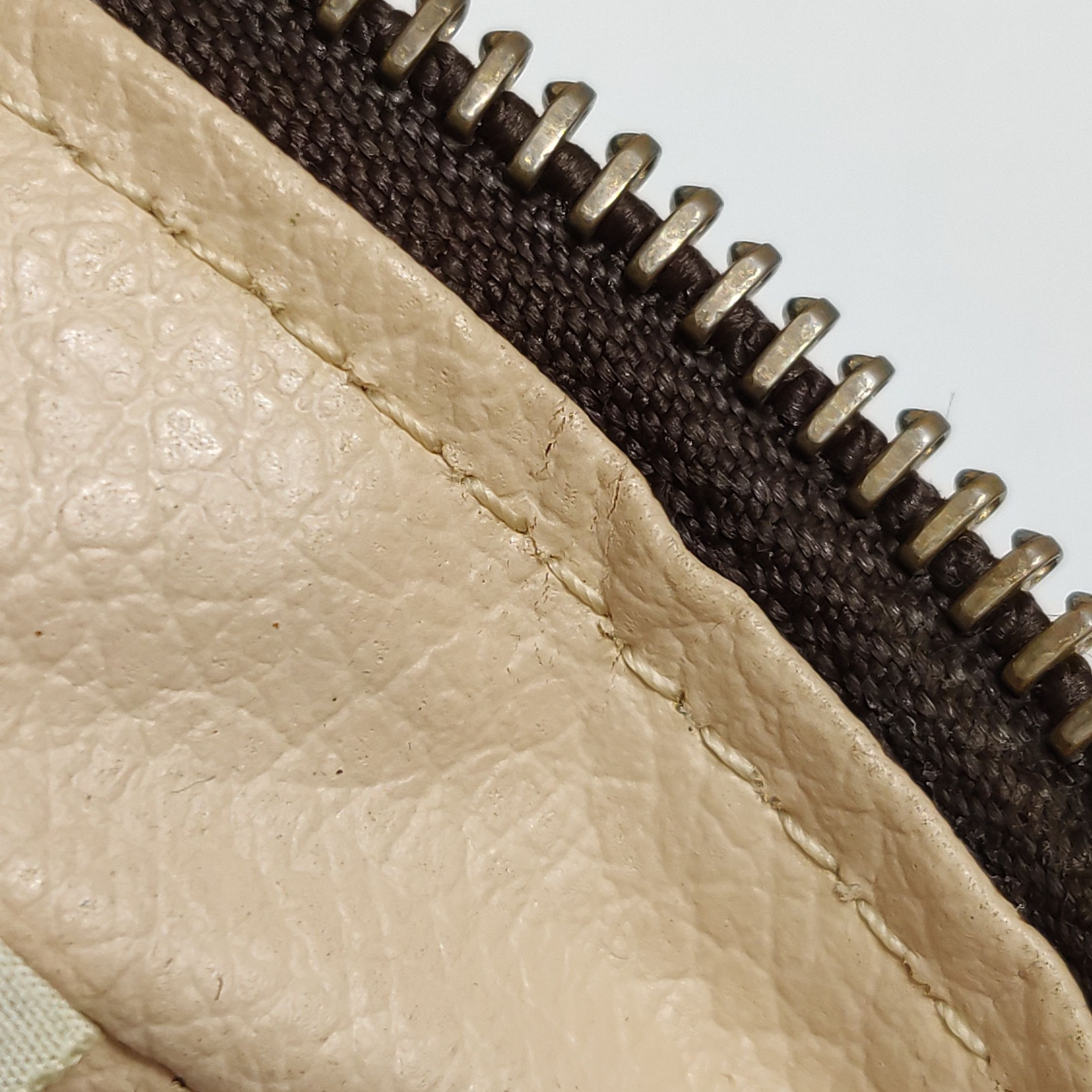 Louis Vuitton Louis Vuitton (LV) TrousseToilette old flower zipper clutch Size ONE SIZE - 4 Thumbnail