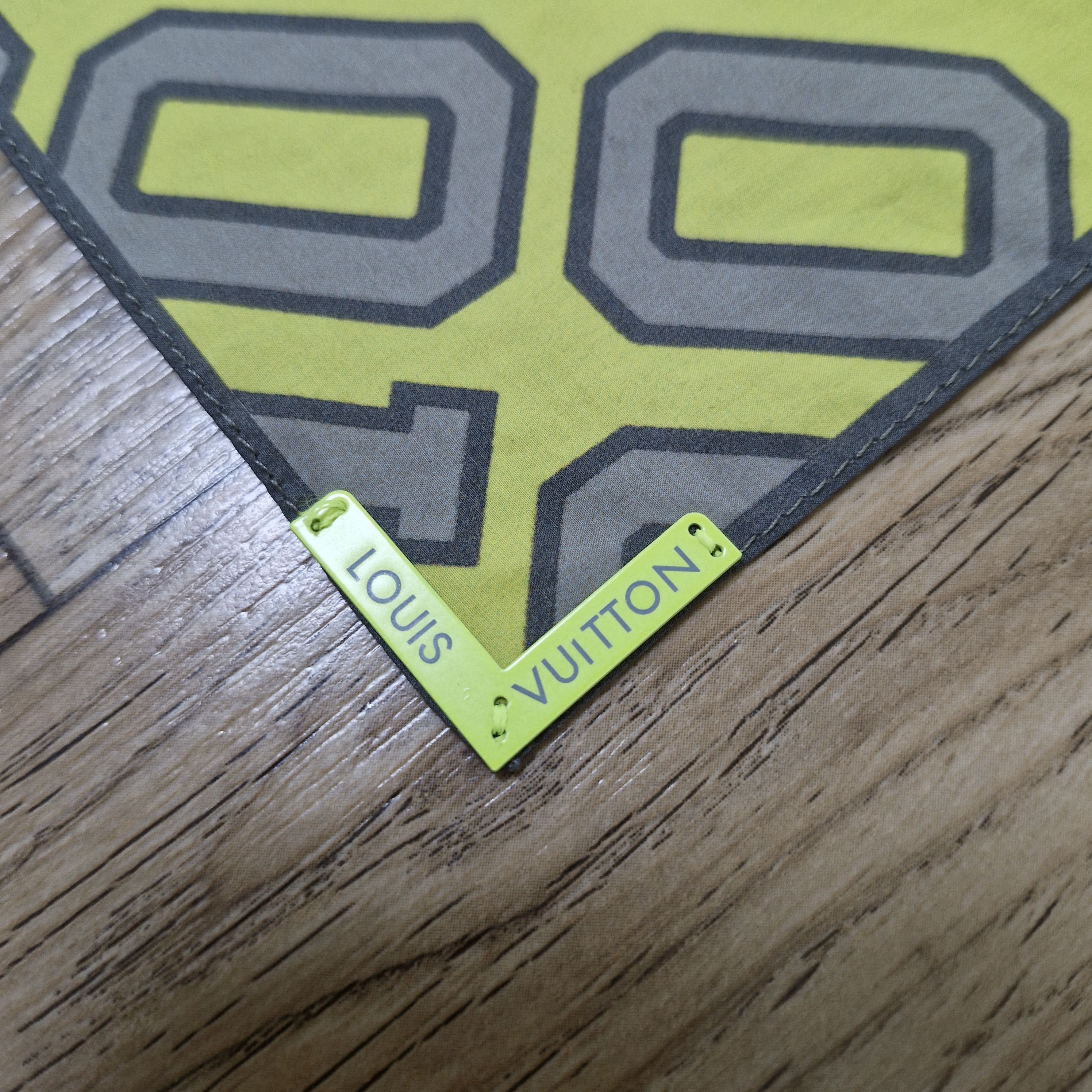 Louis Vuitton LOUIS VUITTON neon yellow fluo scarf Size ONE SIZE - 5 Thumbnail