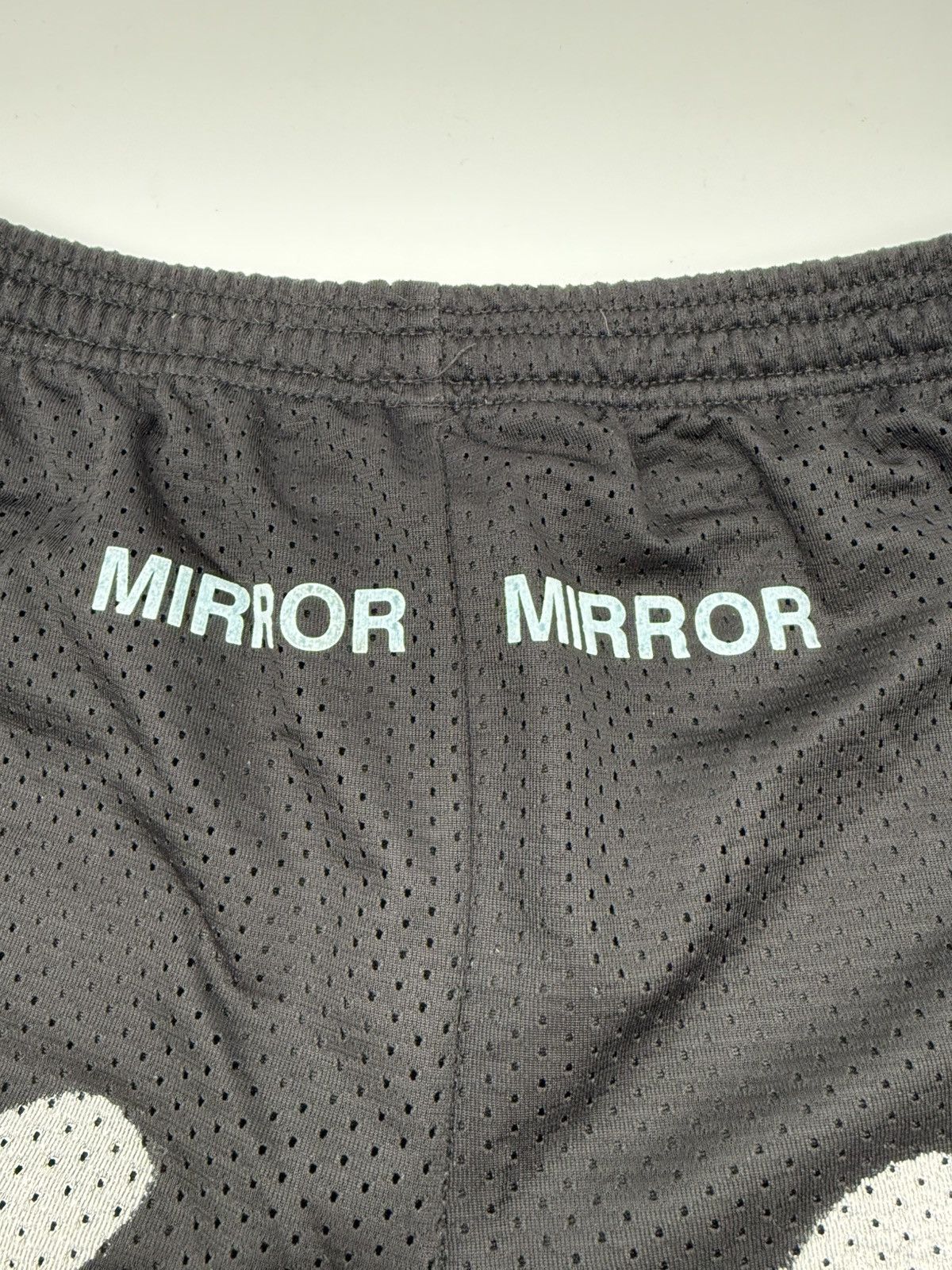 Off-White OFF-WHITE MESH DIAG SPRAY SHORTS WITH MIRROR MIRROR PRINT Size US 29 - 4 Thumbnail