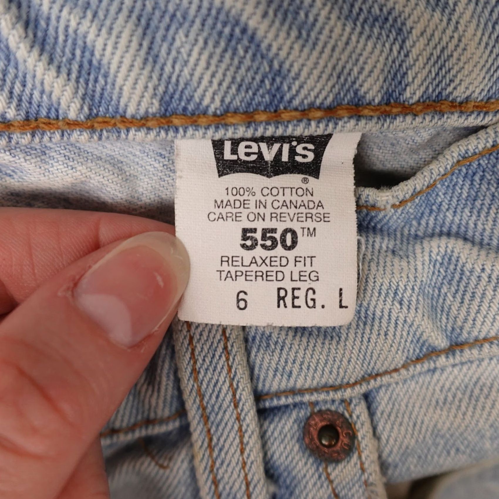 Levi's VINTAGE Levi's Jeans Womens 6 Light Wash Blue Denim Strawberry Sequin Trim Distressed 80s 90s Size 28" / US 6 / IT 42 - 3 Thumbnail