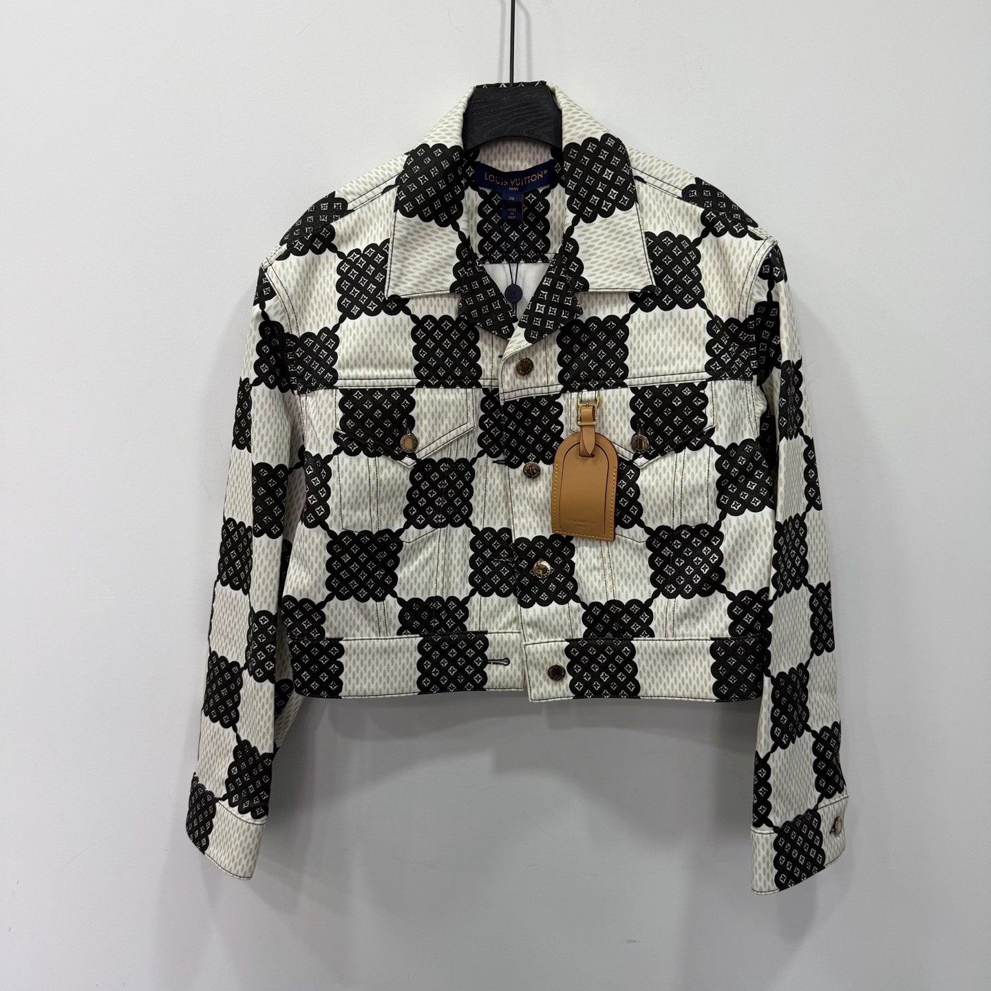 Louis Vuitton Louis Vuitton Checkered Jacket M Women Size M / US 6-8 / IT 42-44 - 1 Thumbnail