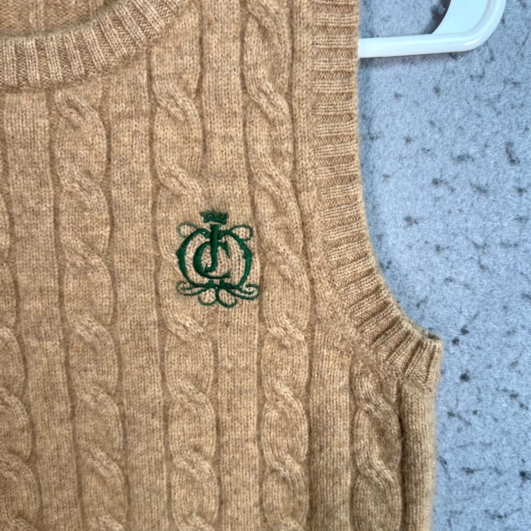 Logo 7 VINTAGE Vintage-Inspired Cable Knit Sweater Vest Tan With Green Monogram Logo Size XS / US 0-2 / IT 36-38 - 6 Thumbnail