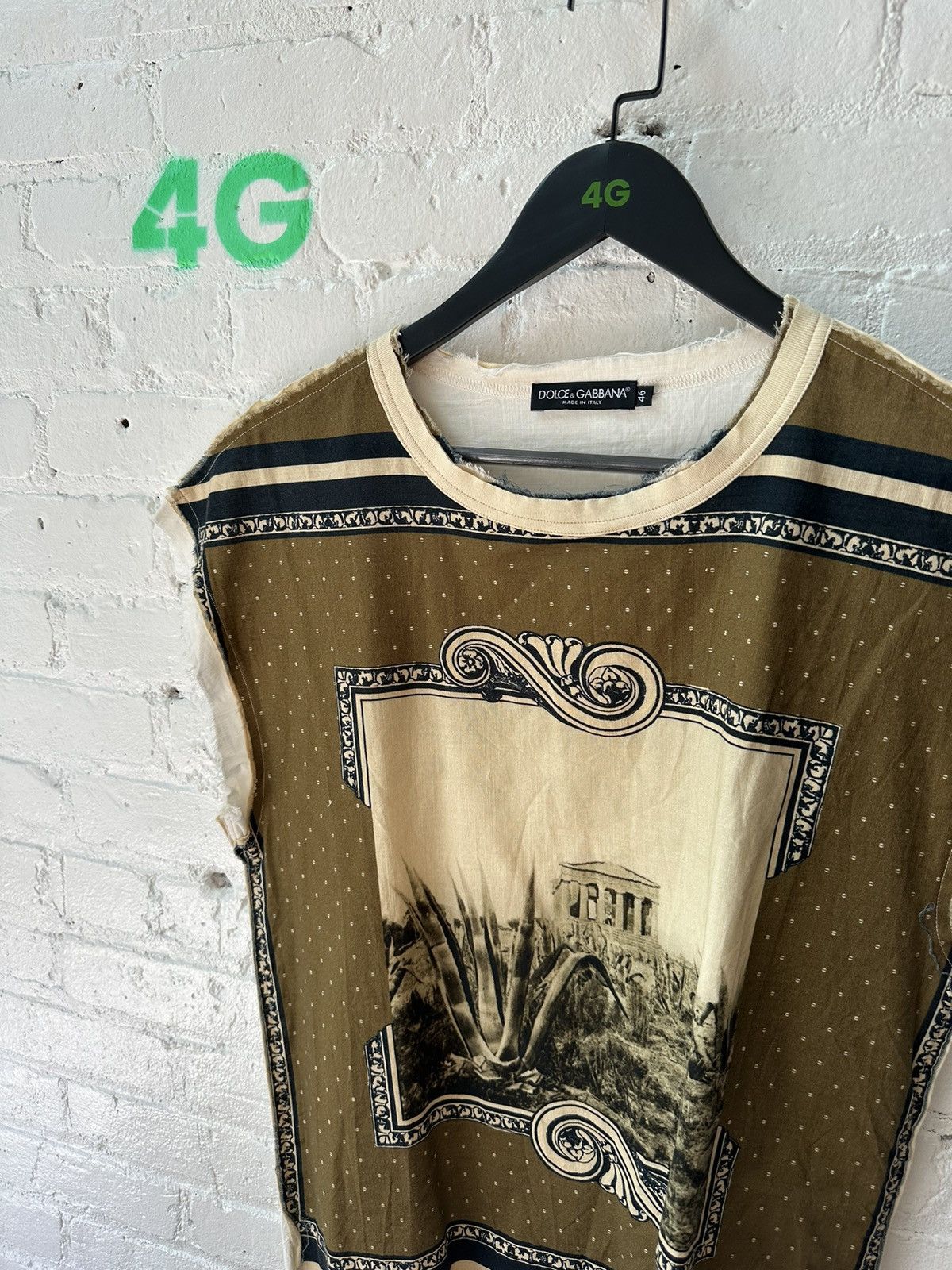 Dolce & Gabbana DOLCE GABBANA SZ L-M PRINTED SLEEVELESS Size US L / EU 52-54 / 3 - 2 Thumbnail