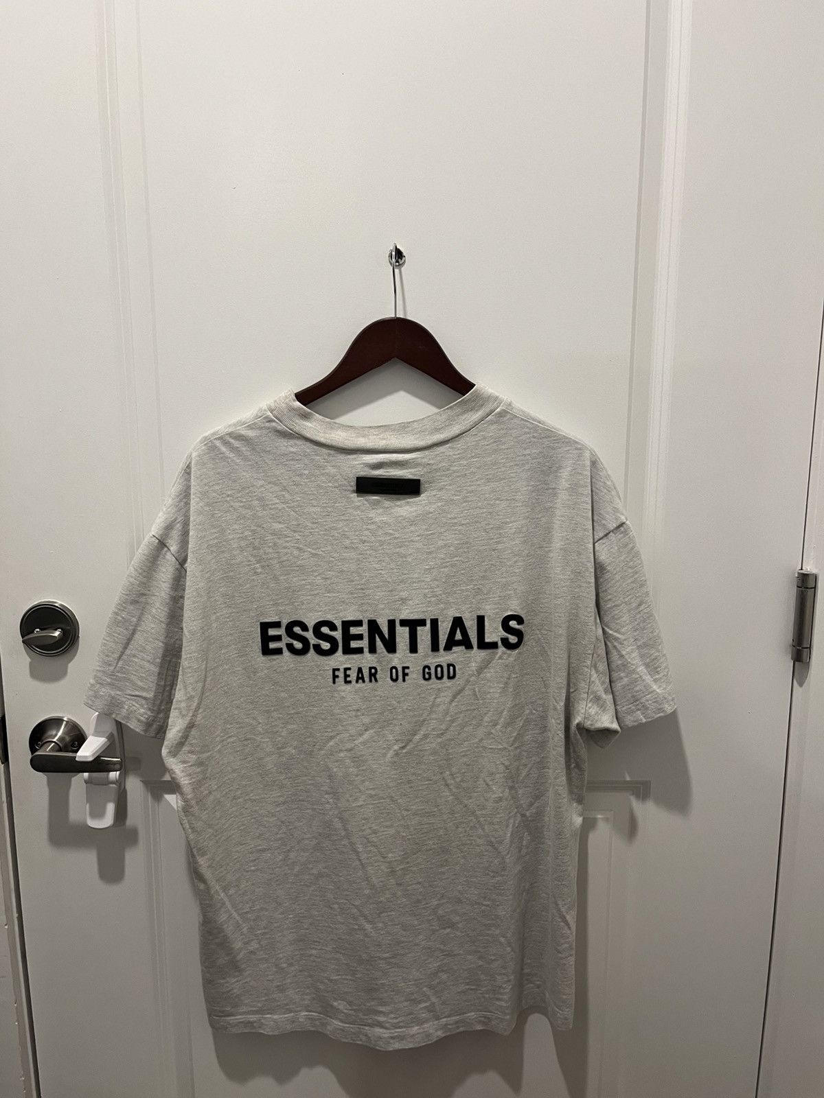 Fear of God fear of god essentials t-shirt (ss22) light oatmeal Size US M / EU 48-50 / 2 - 5 Thumbnail