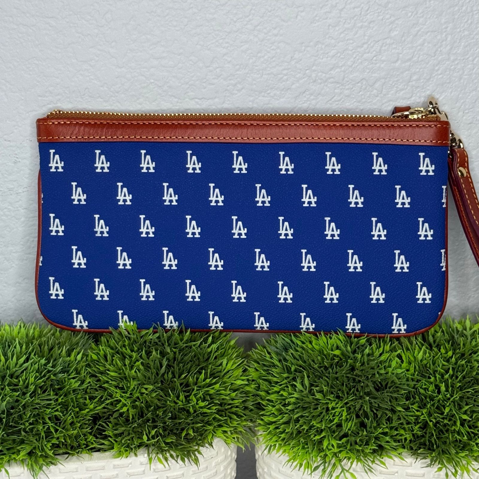 Dooney & Bourke Dooney & Bourke Los Angeles Dodgers Extra Large Wristlet Size ONE SIZE - 2 Thumbnail
