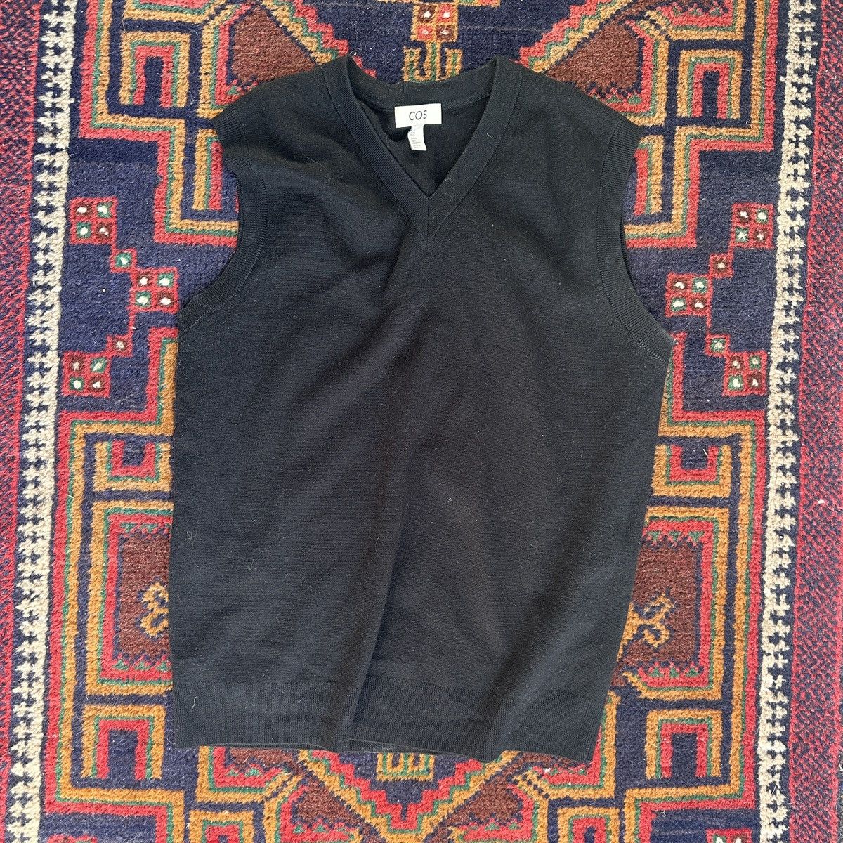 Cos COS V-Neck Milano-Knit Wool Vest Black Size US M / EU 48-50 / 2 - 1 Thumbnail