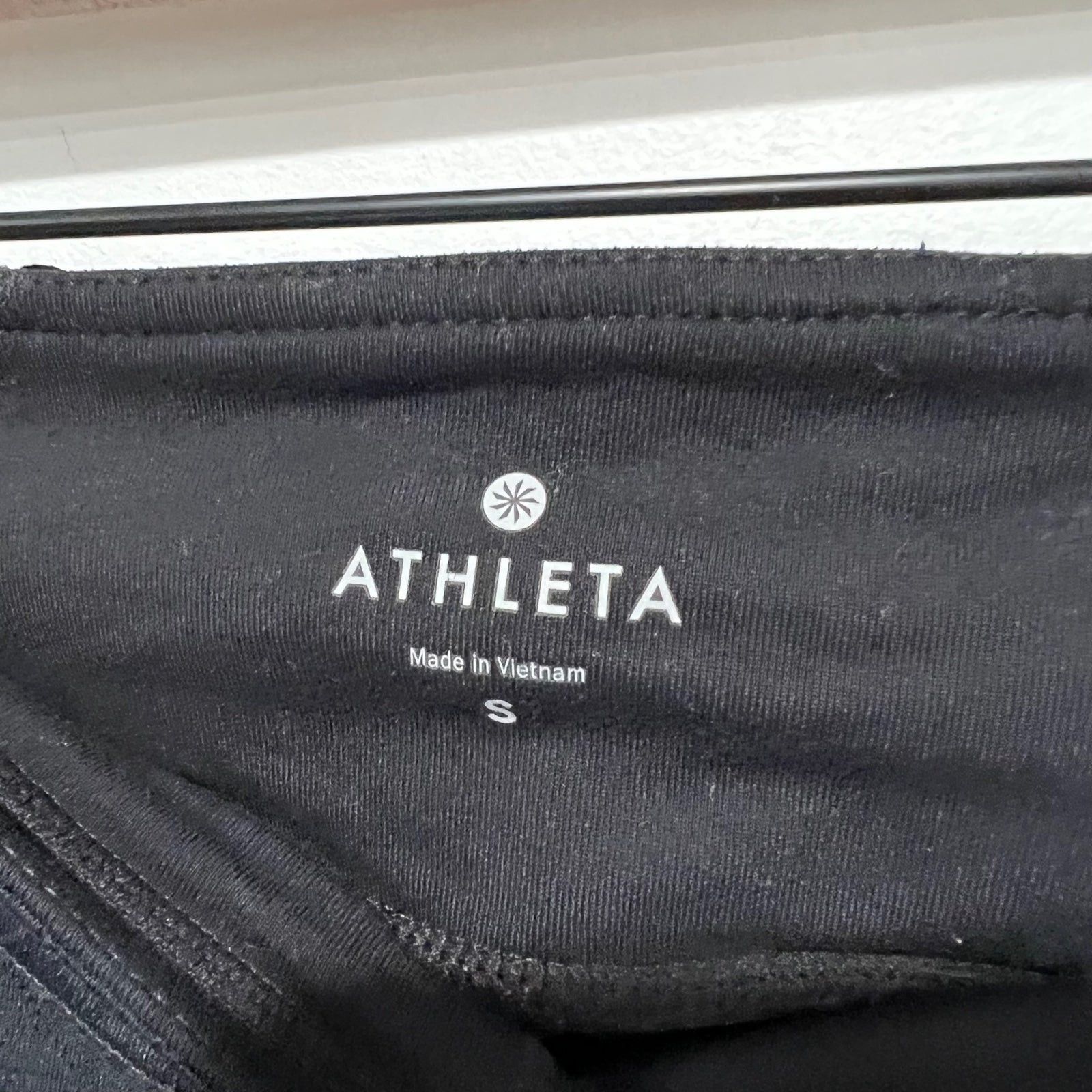 Athleta Athleta Black Cropped Leggings Size Small Size 27" / US 4 / IT 40 - 4 Thumbnail
