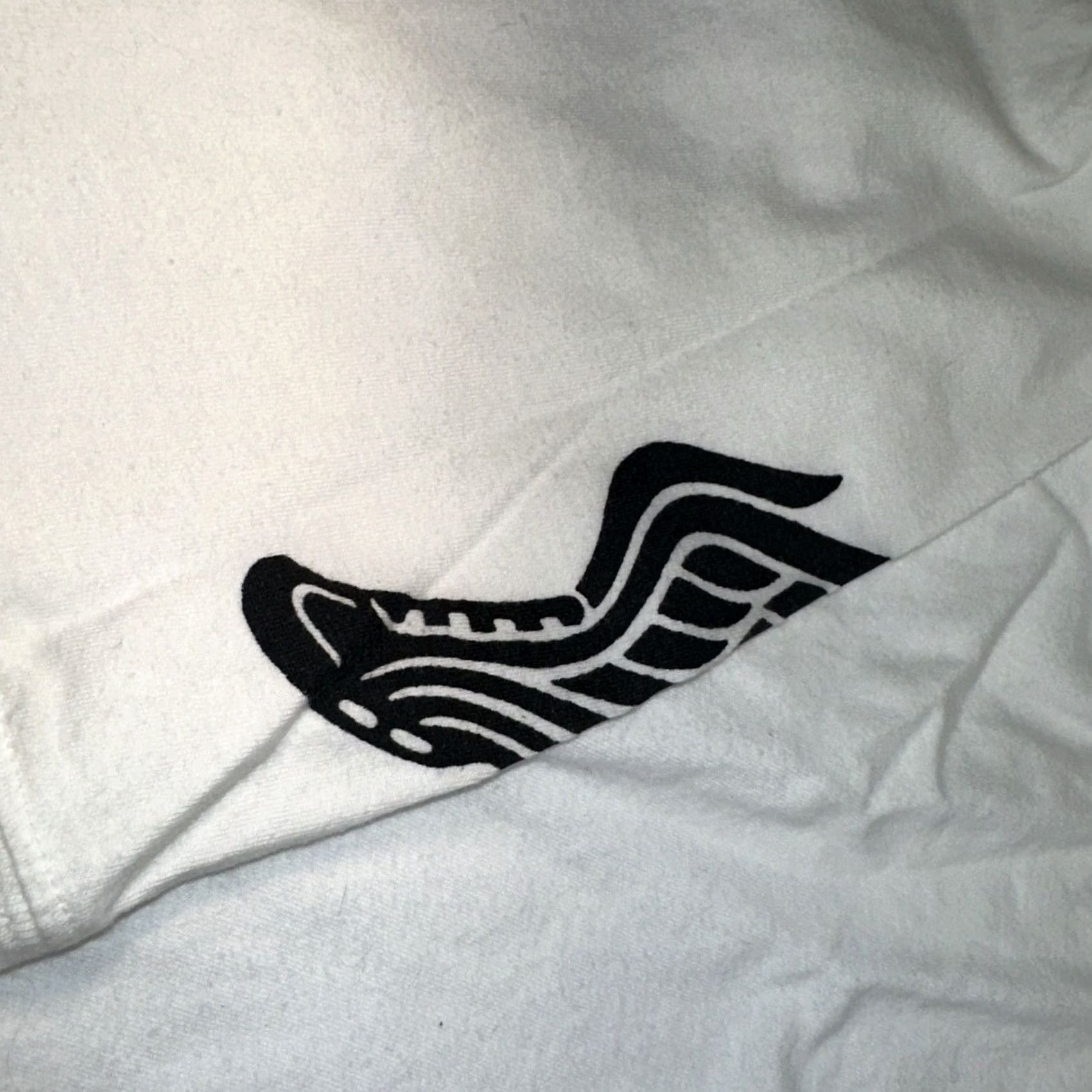 Nike Nike Air Max 95 White Black Logo Long Sleeve Shirt Mens XL White Logo Shirt Men XL Graphic Tee Size US XL / EU 56 / 4 - 5 Thumbnail