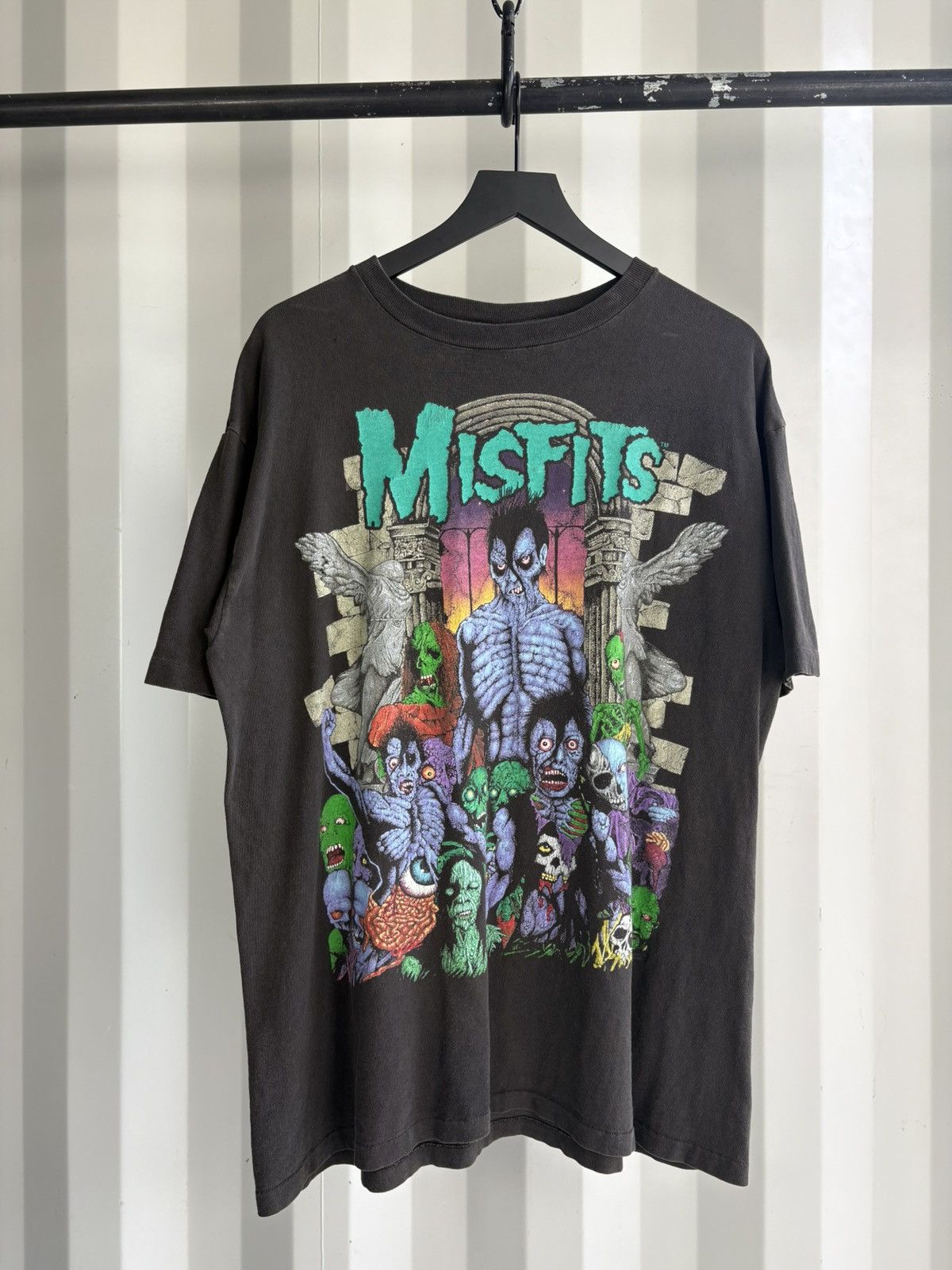 Band Tees Thrashed Misfits Sun Faded Distressed Shirt GRUNGE Band Size US XL / EU 56 / 4 - 1 Thumbnail