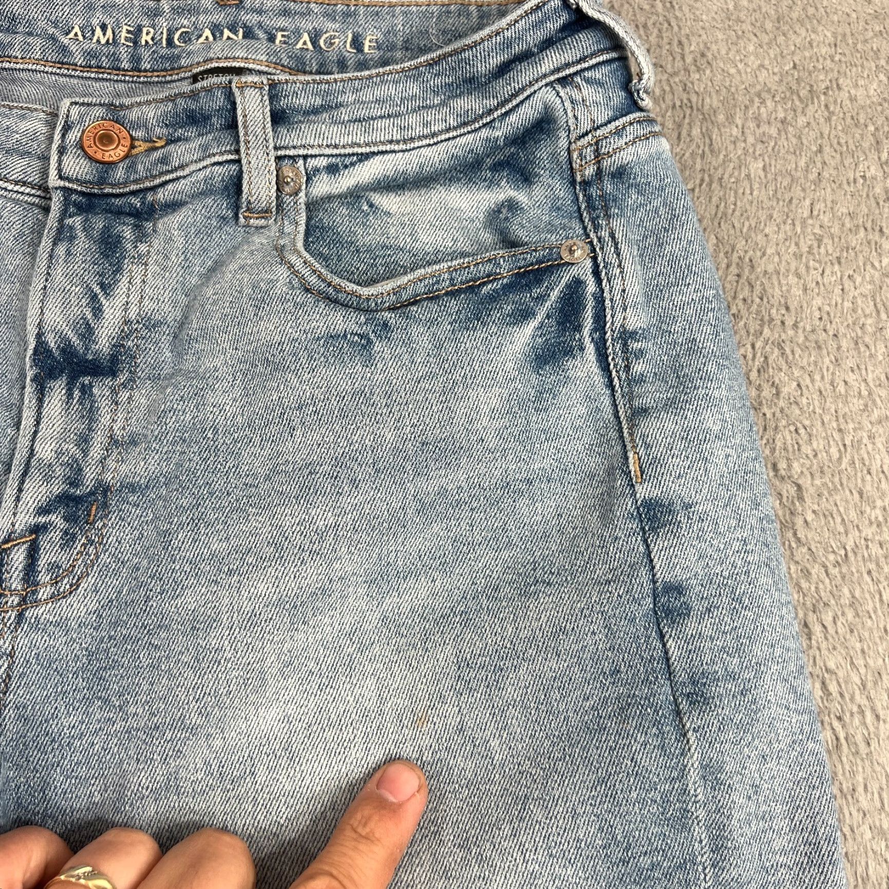 American Eagle Outfitters VINTAGE American Eagle Mom Jeans Size 4 Women's High Waist Distressed Light Wash Denim 28 Inseam Size 27" / US 4 / IT 40 - 6 Thumbnail