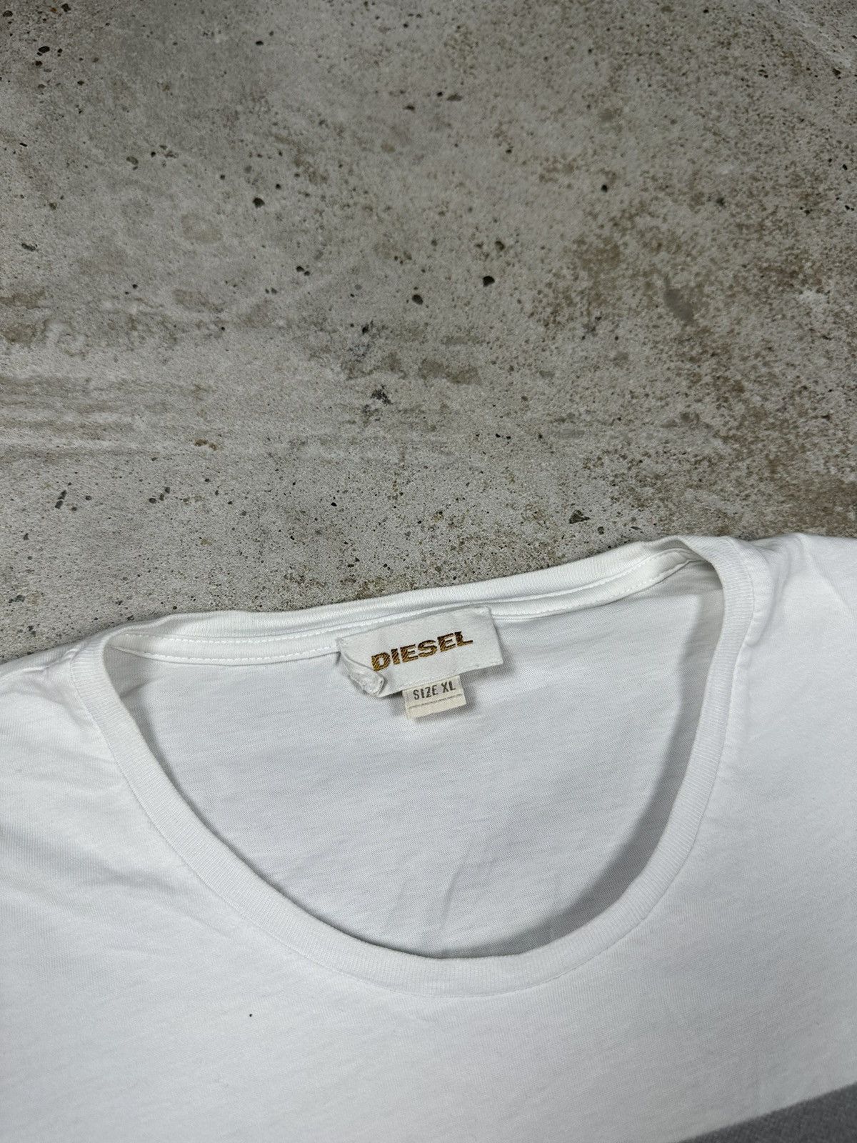 Diesel Vintage Diesel Hand Skull White Tee T Shirt Size US L / EU 52-54 / 3 - 5 Thumbnail