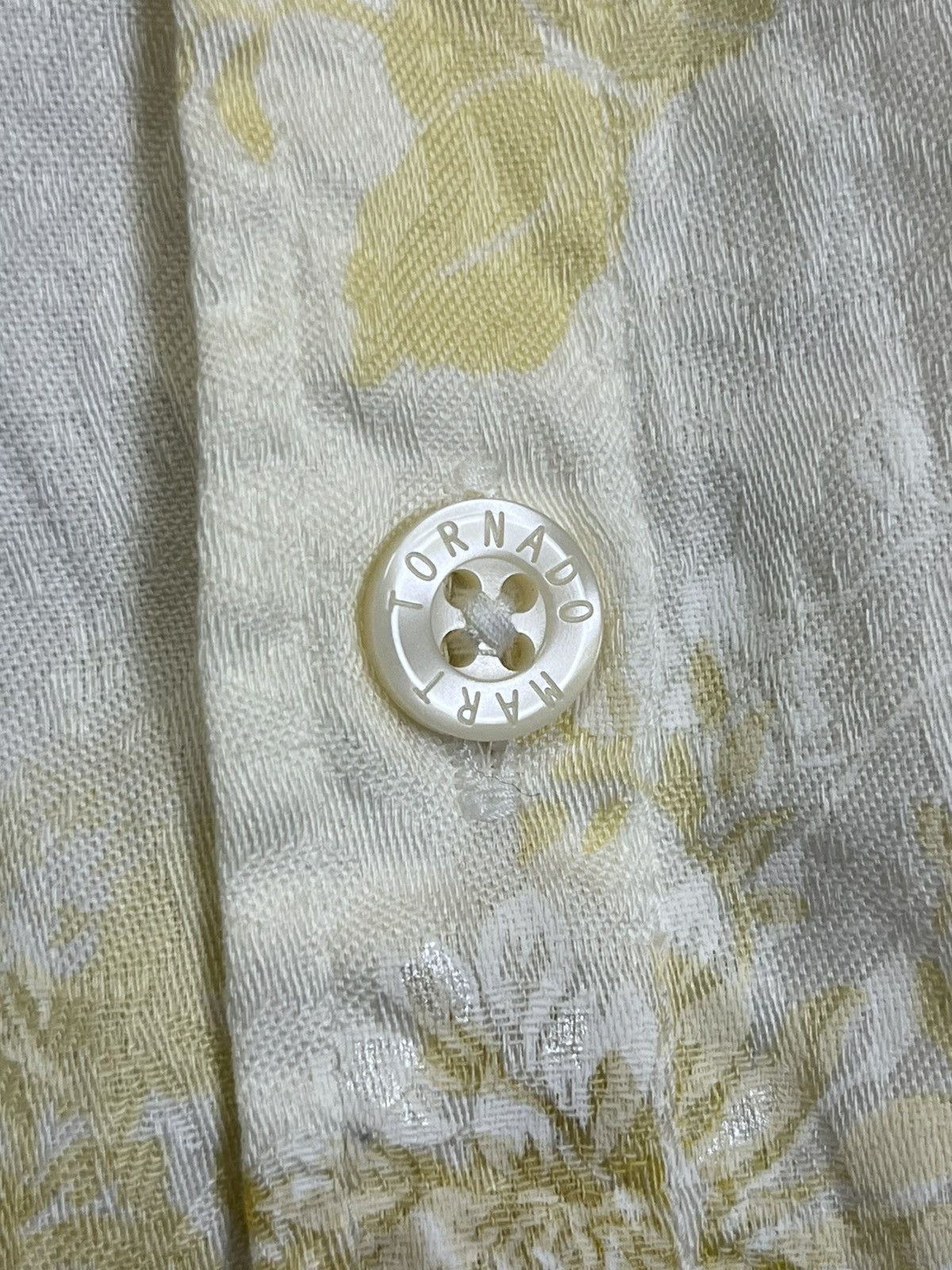 Tornado Mart NWT🔥TORNADO MART gold flower 3 quarter hand button ups shirt Size US S / EU 44-46 / 1 - 9 Thumbnail