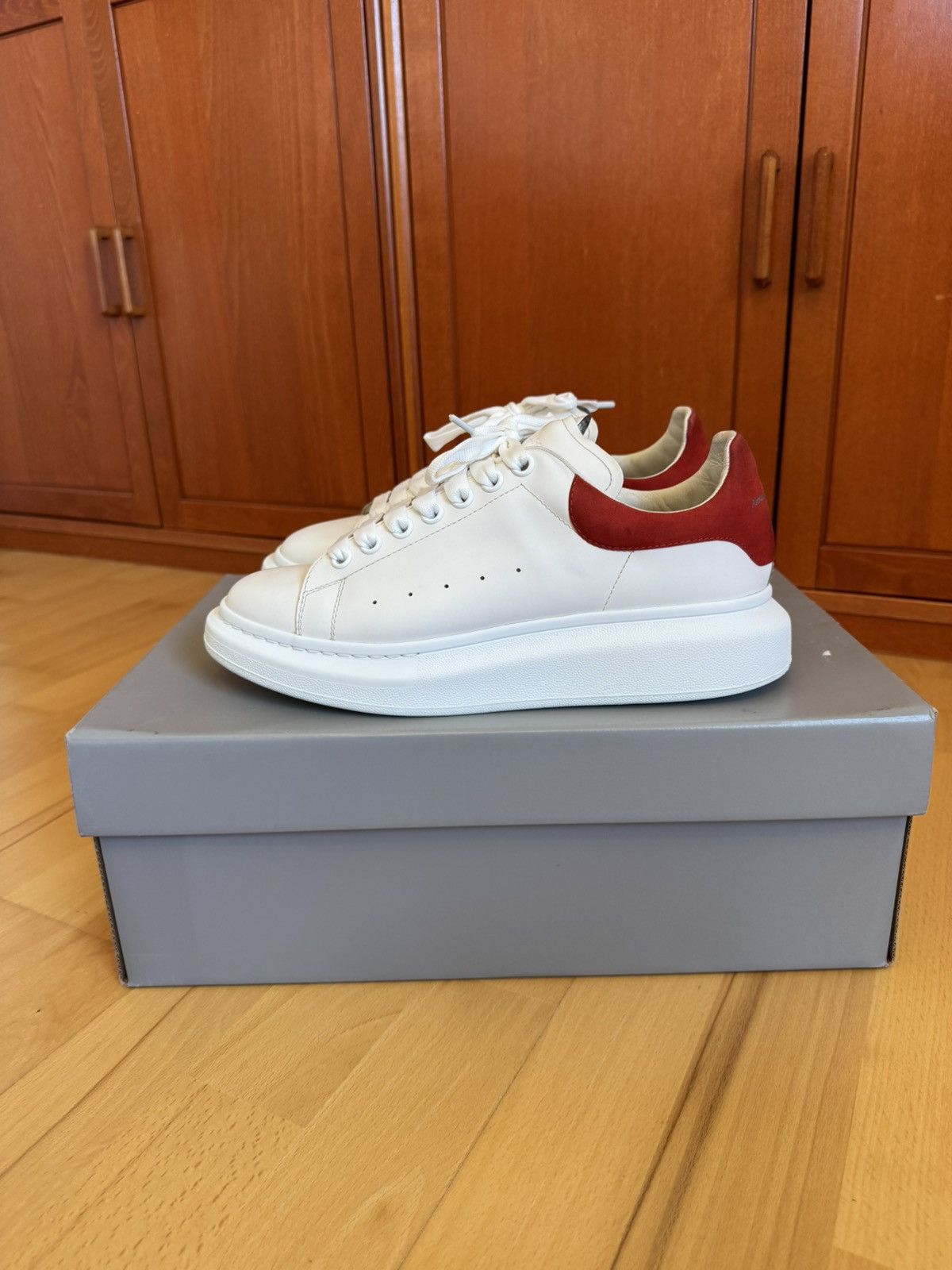 Alexander McQueen Alexander McQueen Oversize White Red Heel Suede Size US 9 / EU 42 - 1 Thumbnail