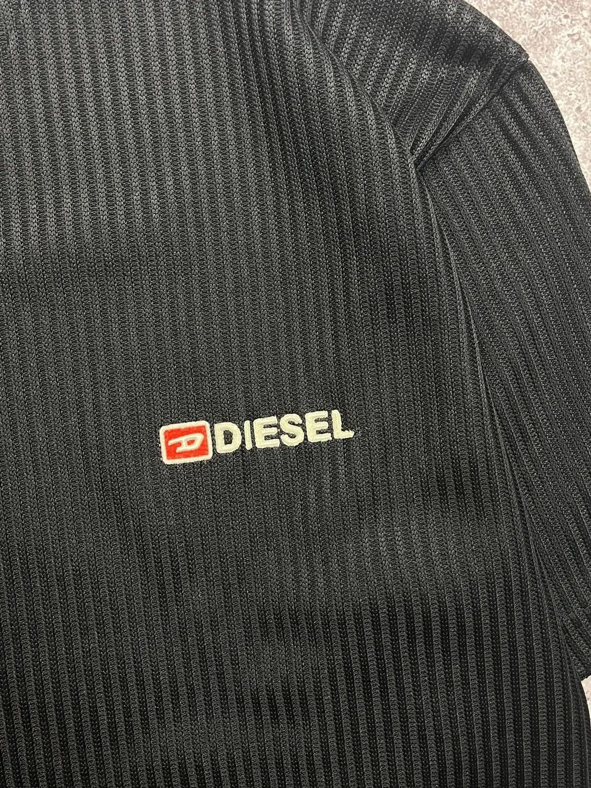 Diesel Diesel Vintage Y2K Black Mini Logo V Neck T Shirt Size US XXL / EU 58 / 5 - 2 Thumbnail
