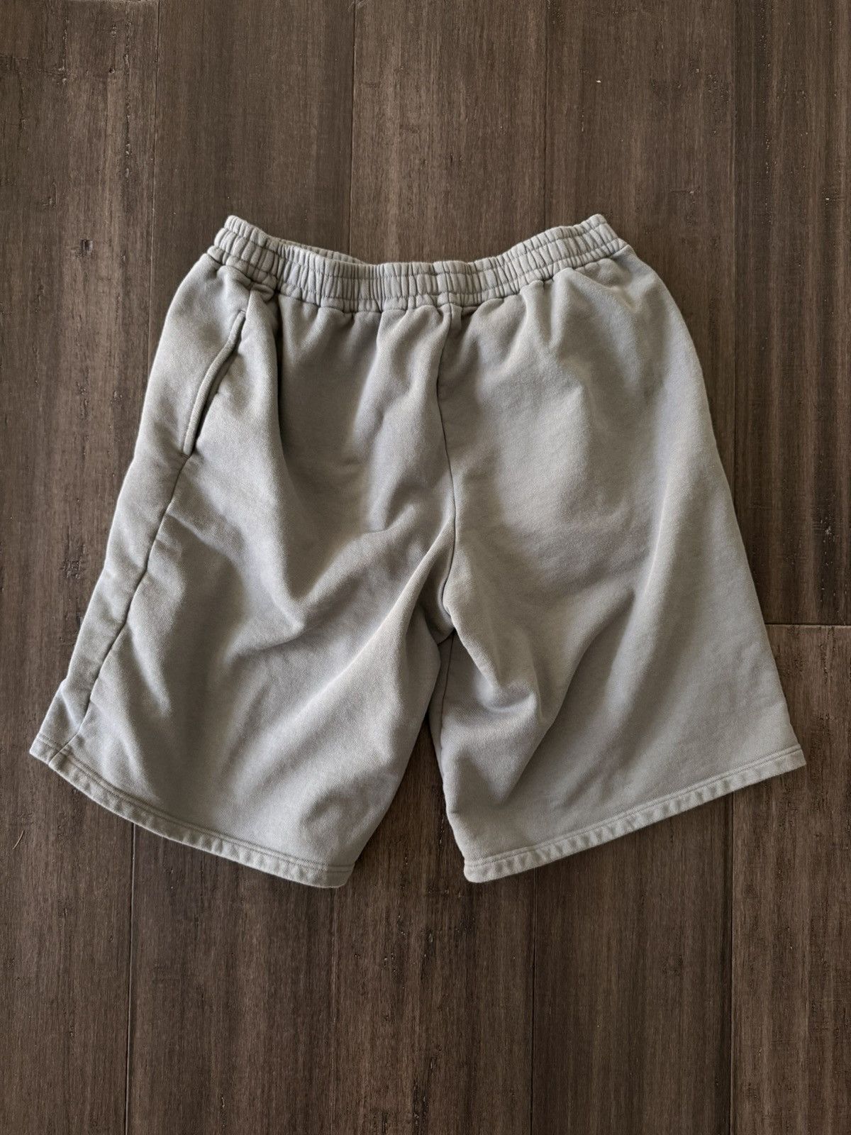 Y/Project Evergreen Pinched Log Shorts Grey/Pink Medium Size US 32 / EU 48 - 3 Thumbnail