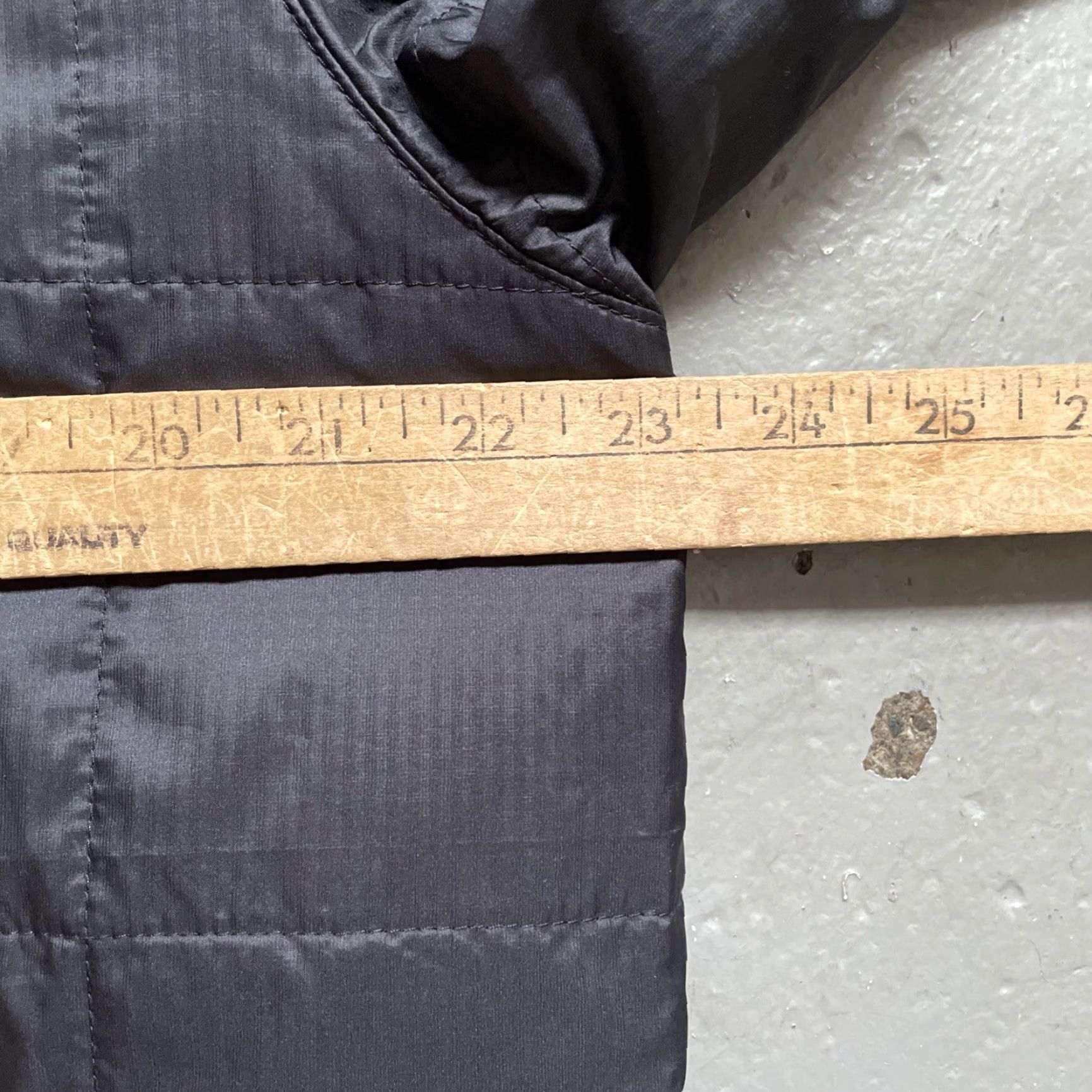 Icebreaker Icebreaker MerinoLOFT Insulated Quilted Bomber Jacket Unisex Adults L Black Outdoor Casual Merino Bomber Sample Pre-Owned Womens Mens Girls Boys Size US L / EU 52-54 / 3 - 5 Thumbnail