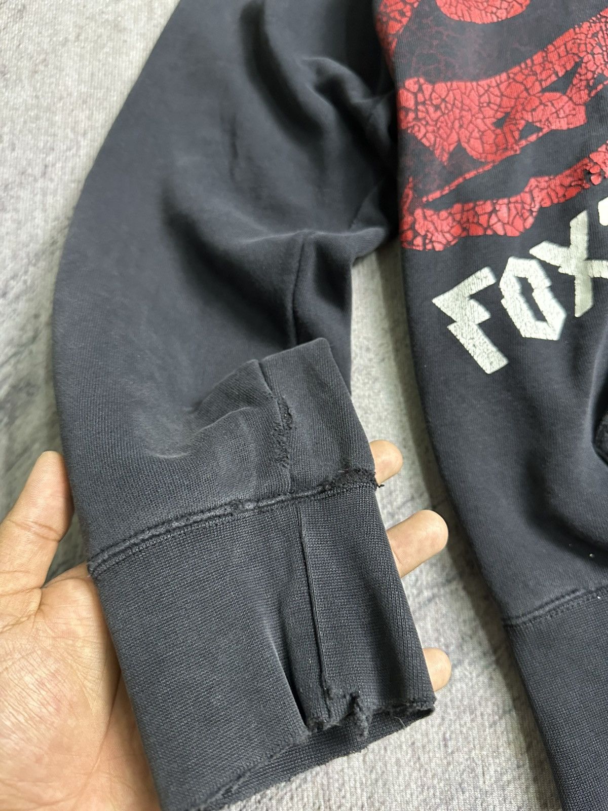 Fox Racing × Vintage Vintage Fox Racing Big Logo Pullover Hoodie Thrashed Size US L / EU 52-54 / 3 - 7 Thumbnail